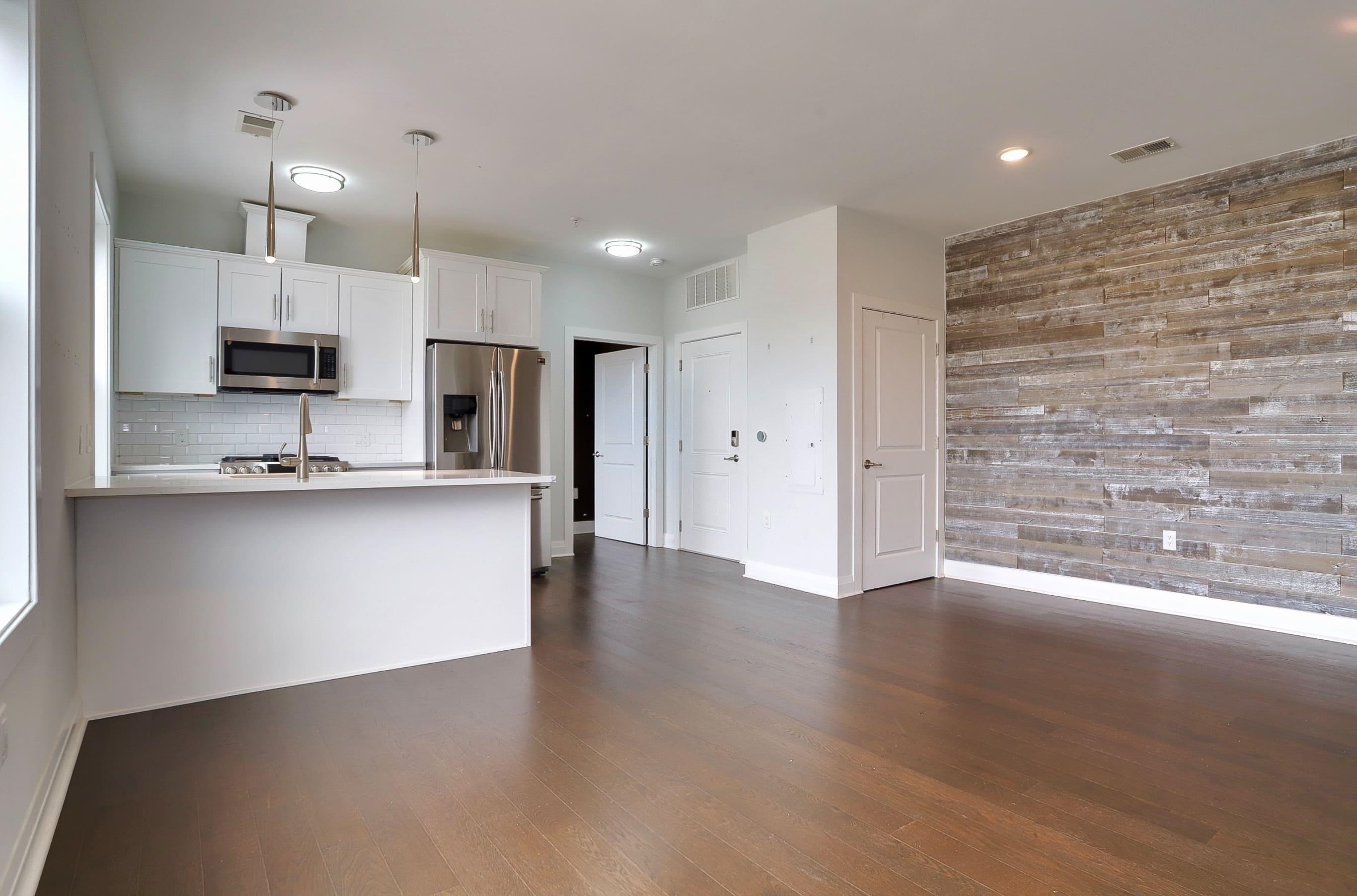 1901 SUMMIT AVE Unit: 207