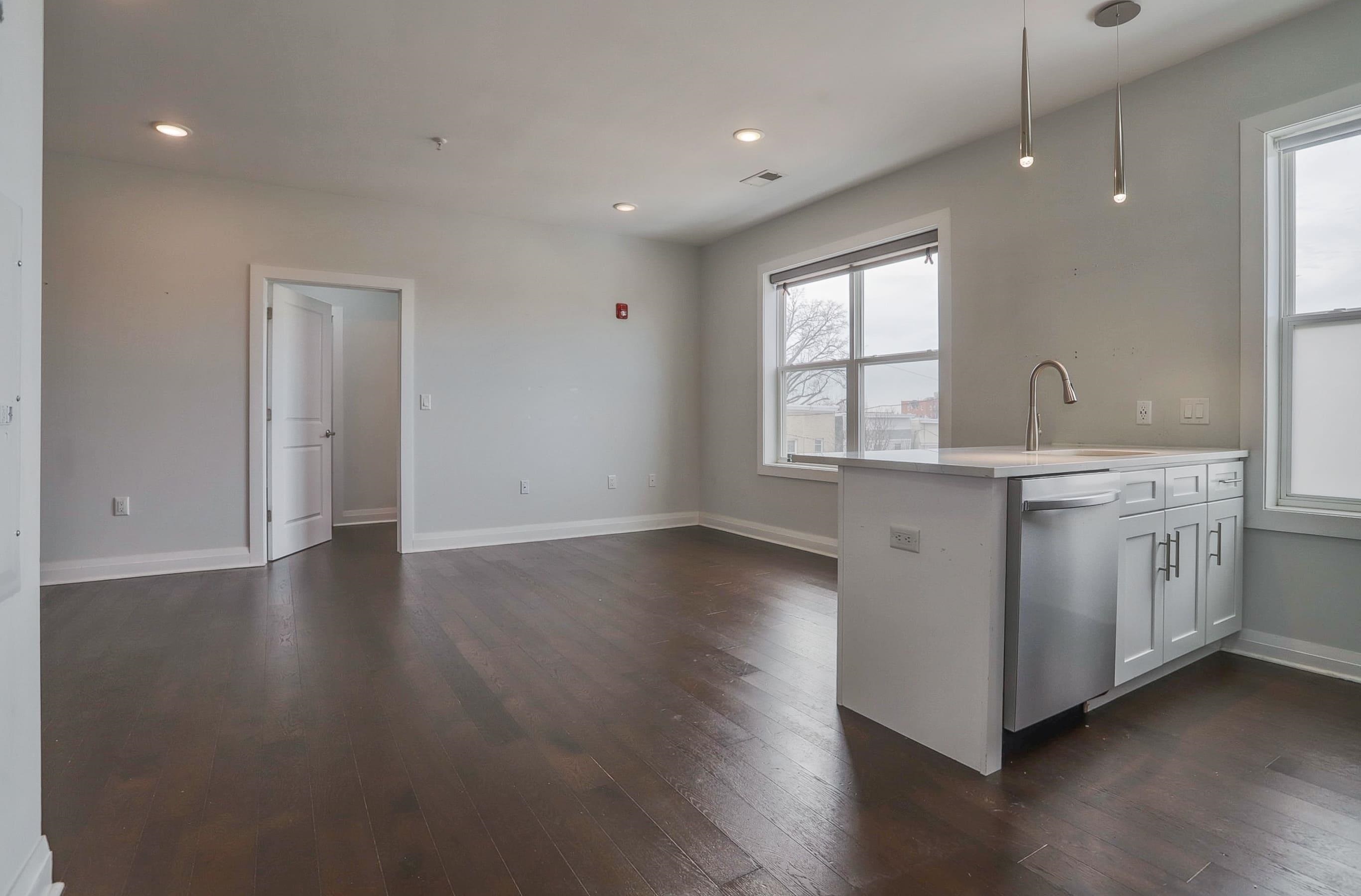 1901 SUMMIT AVE Unit: 207