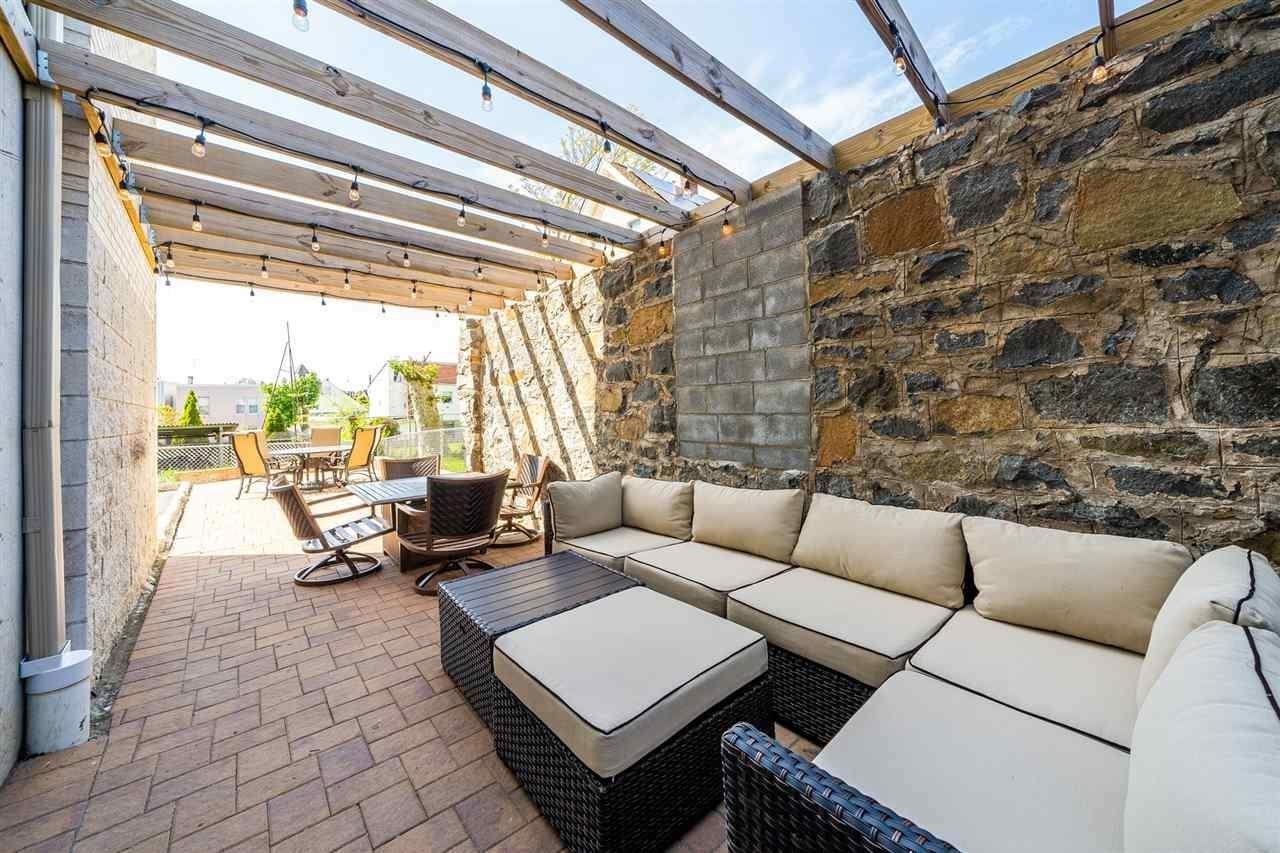 1901 SUMMIT AVE Unit: 207