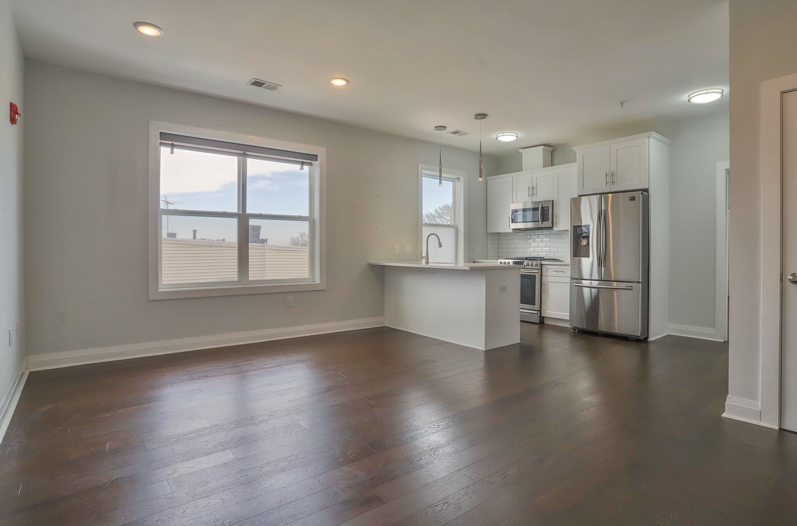 1901 SUMMIT AVE Unit: 207