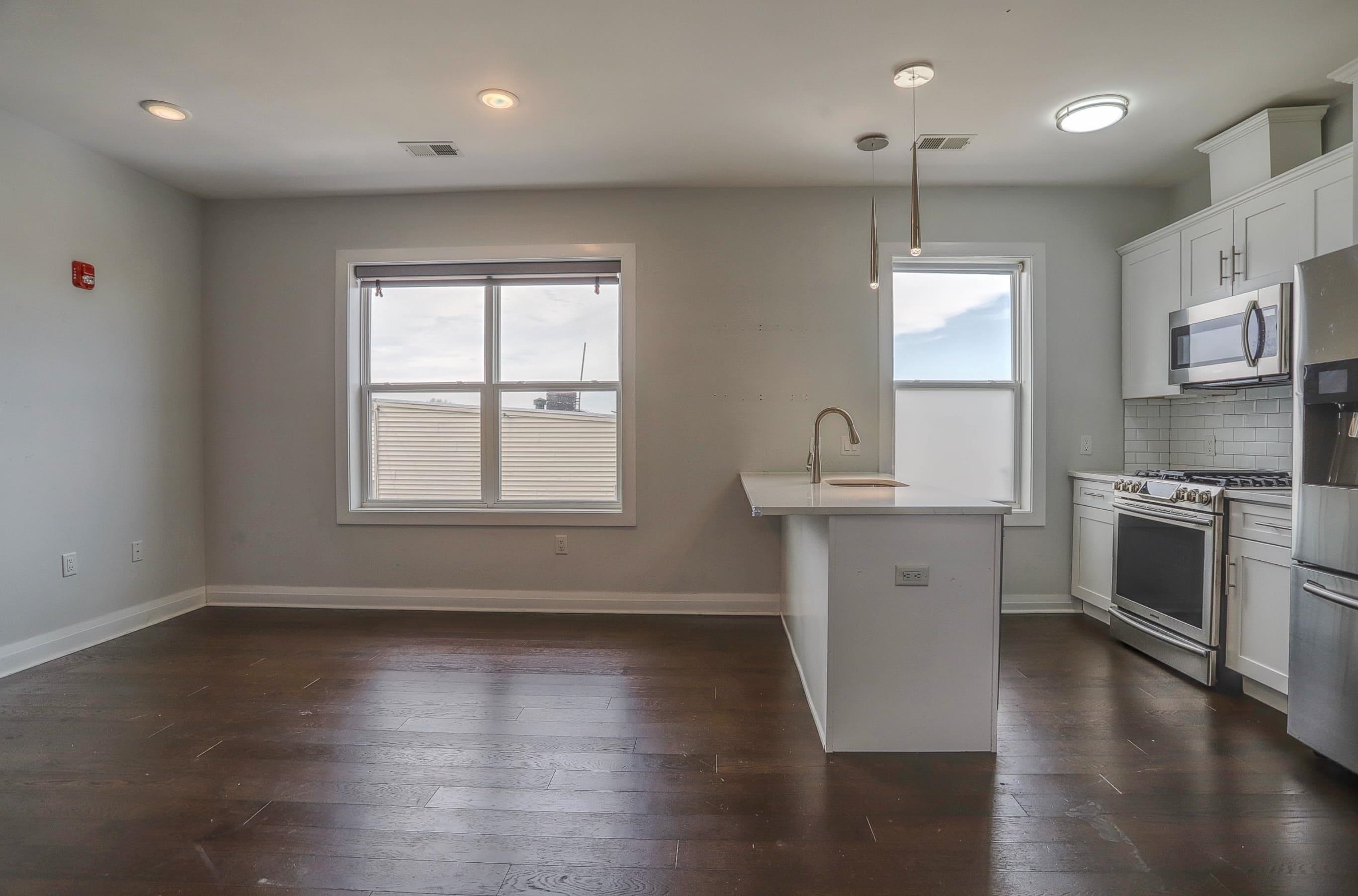 1901 SUMMIT AVE Unit: 207