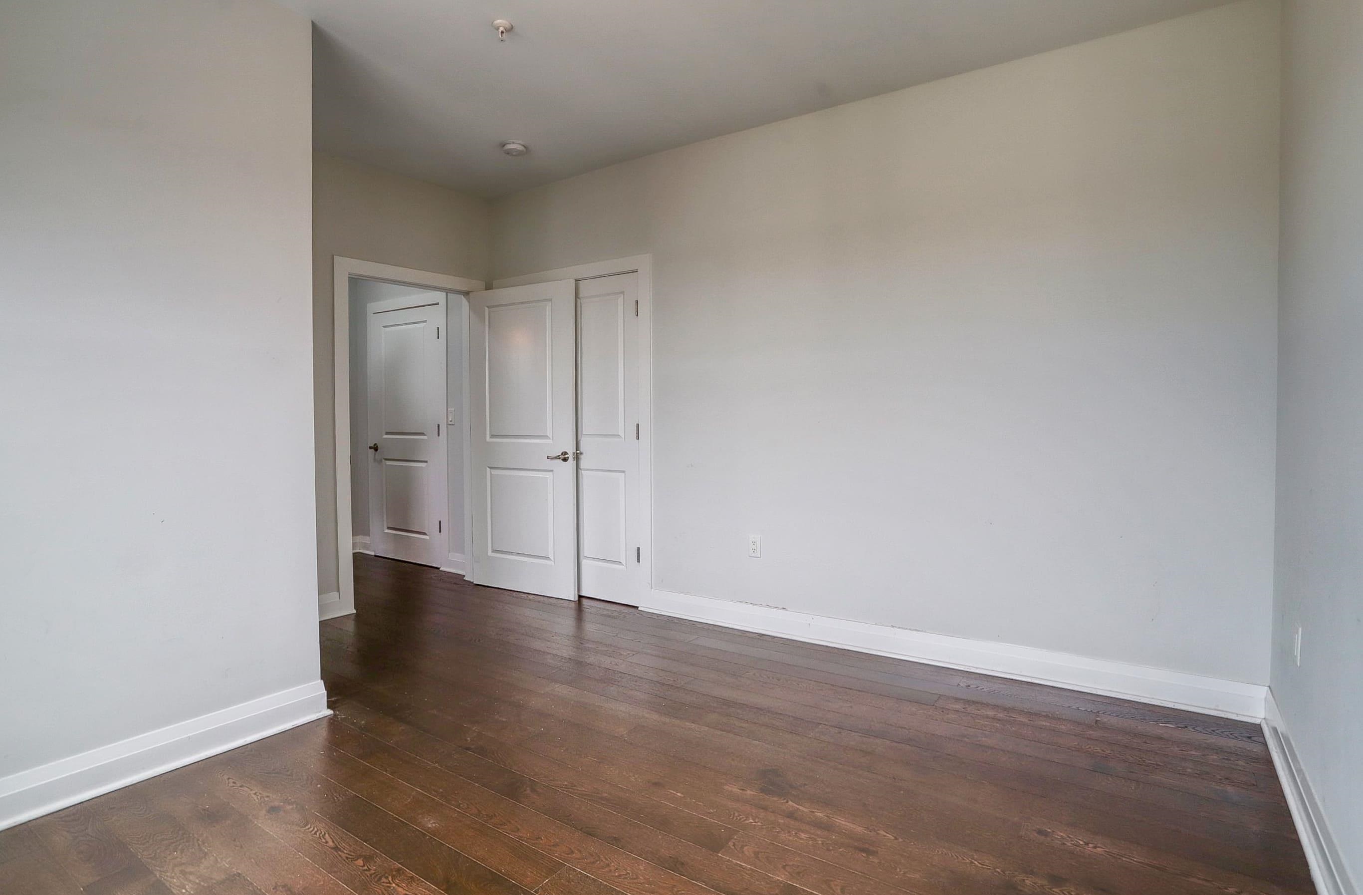 1901 SUMMIT AVE Unit: 207