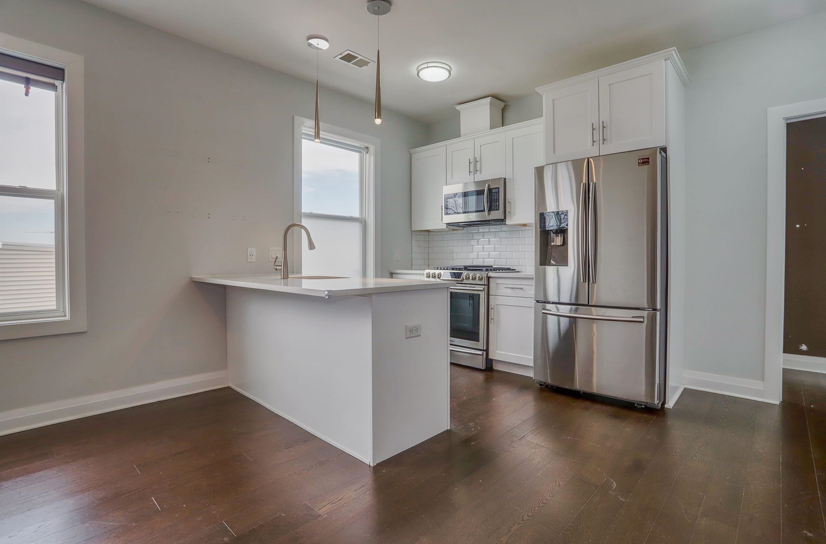 1901 SUMMIT AVE Unit: 207