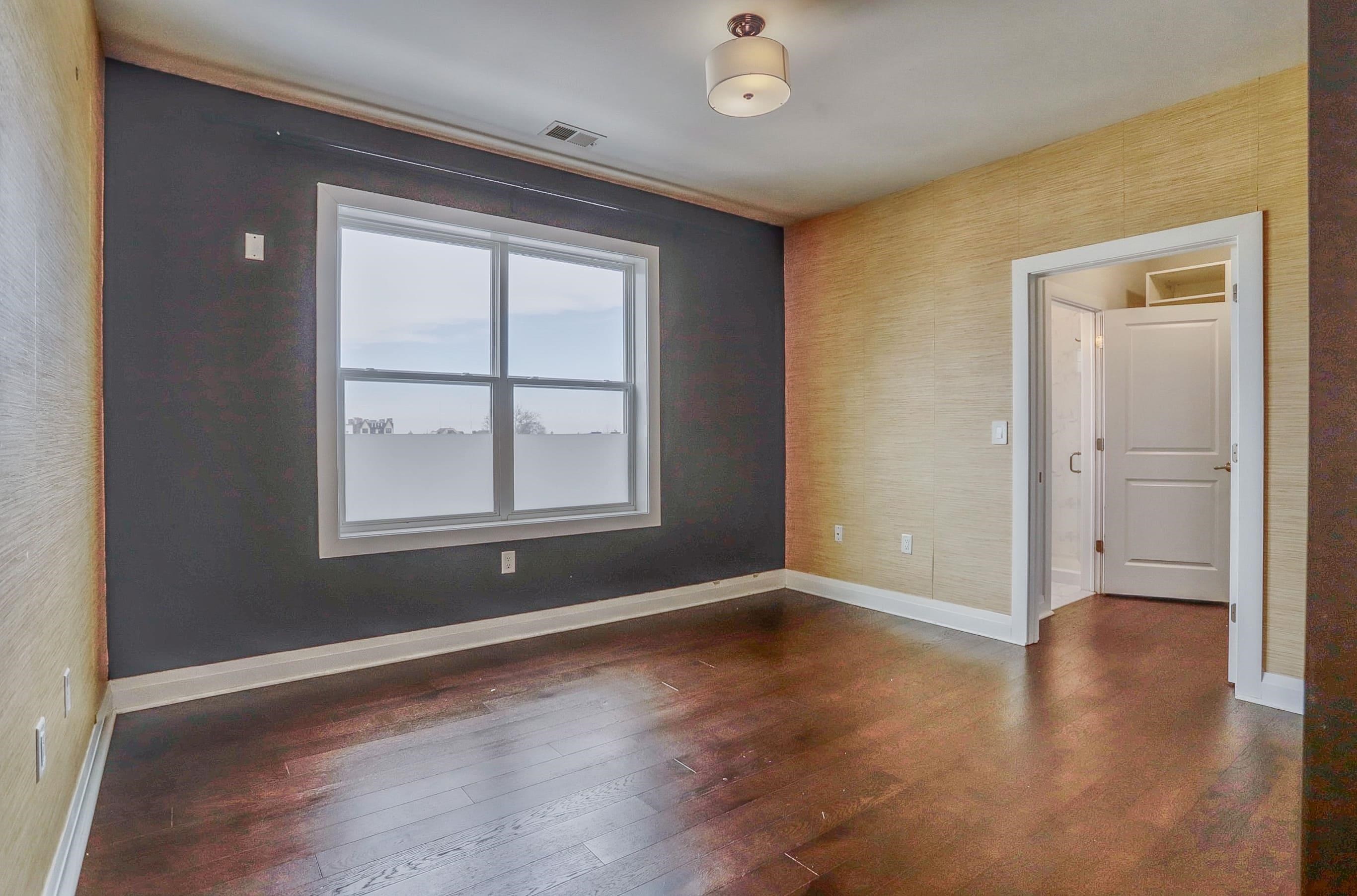 1901 SUMMIT AVE Unit: 207