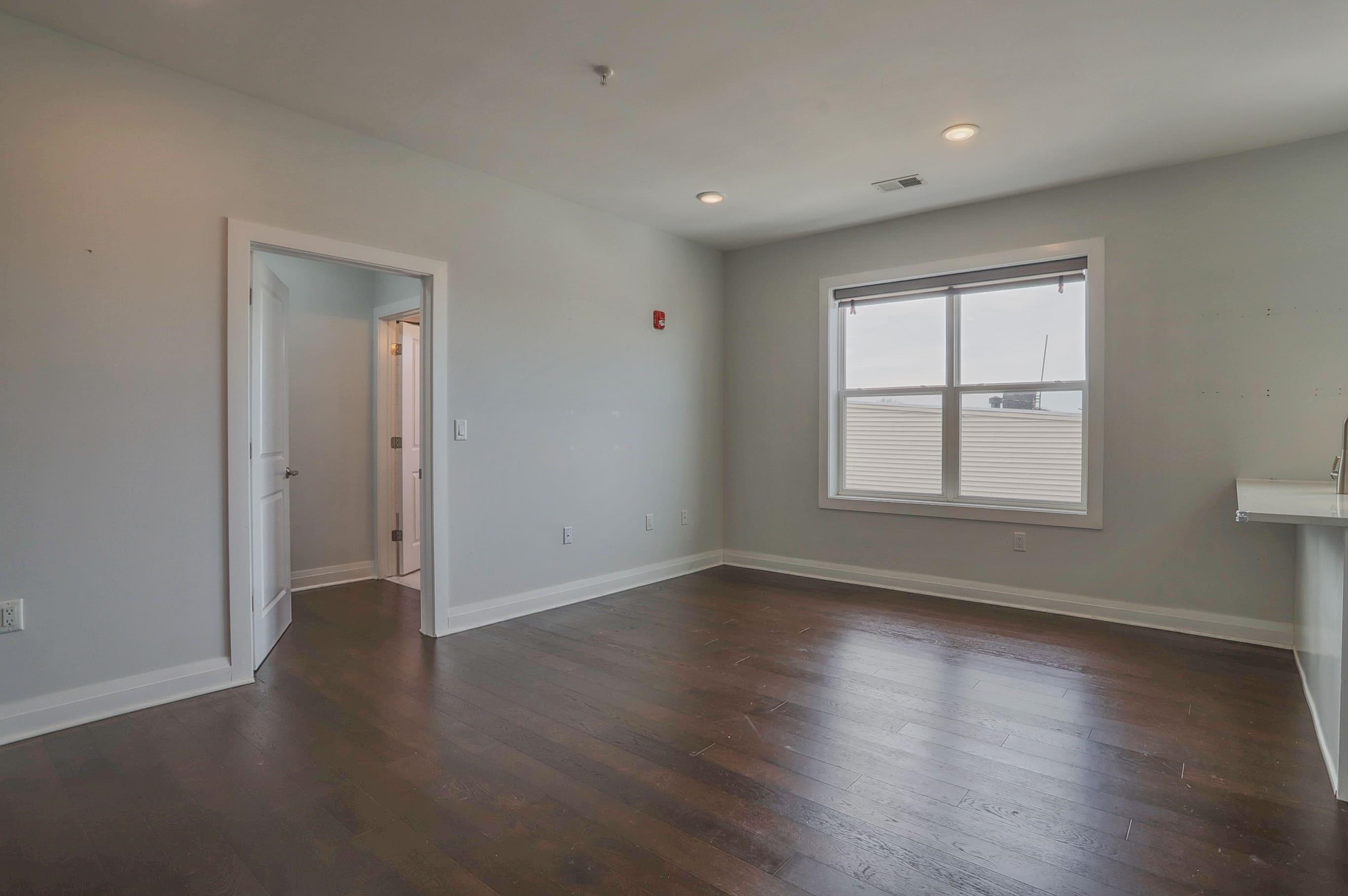 1901 SUMMIT AVE Unit: 207