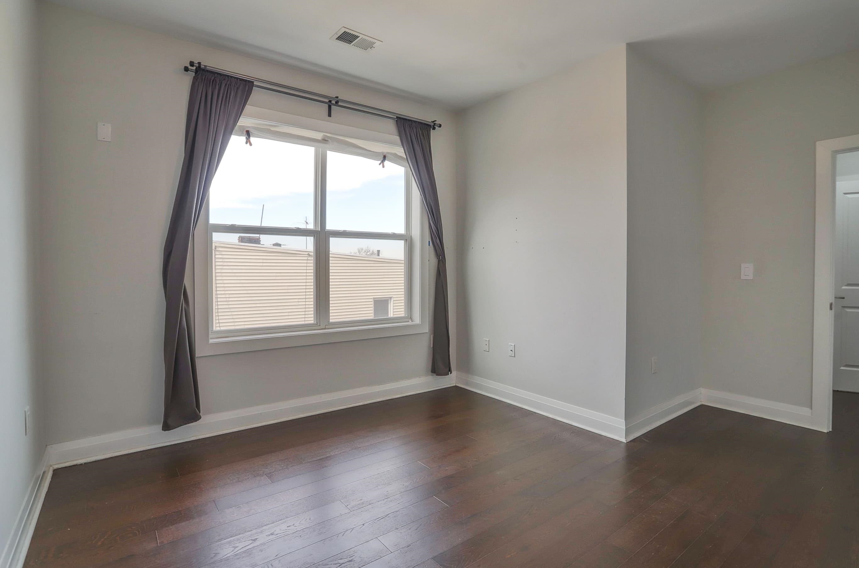 1901 SUMMIT AVE Unit: 207