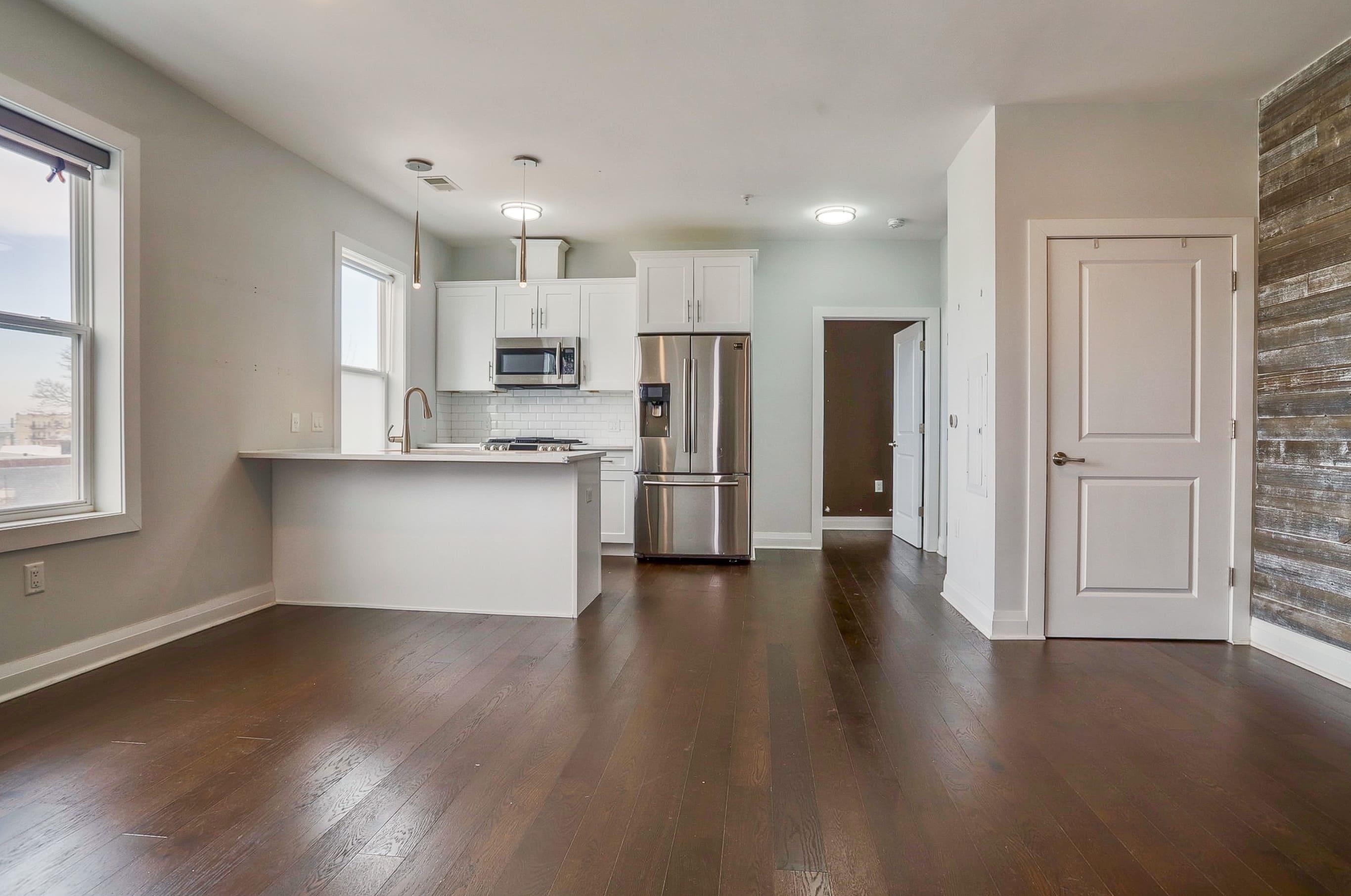 1901 SUMMIT AVE Unit: 207