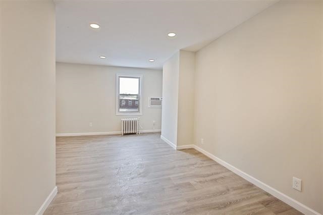 267 GRIFFITH ST Unit: 2