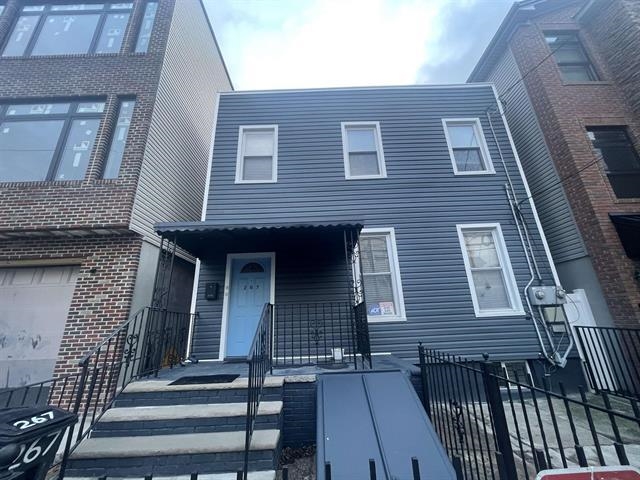 267 GRIFFITH ST Unit: 2