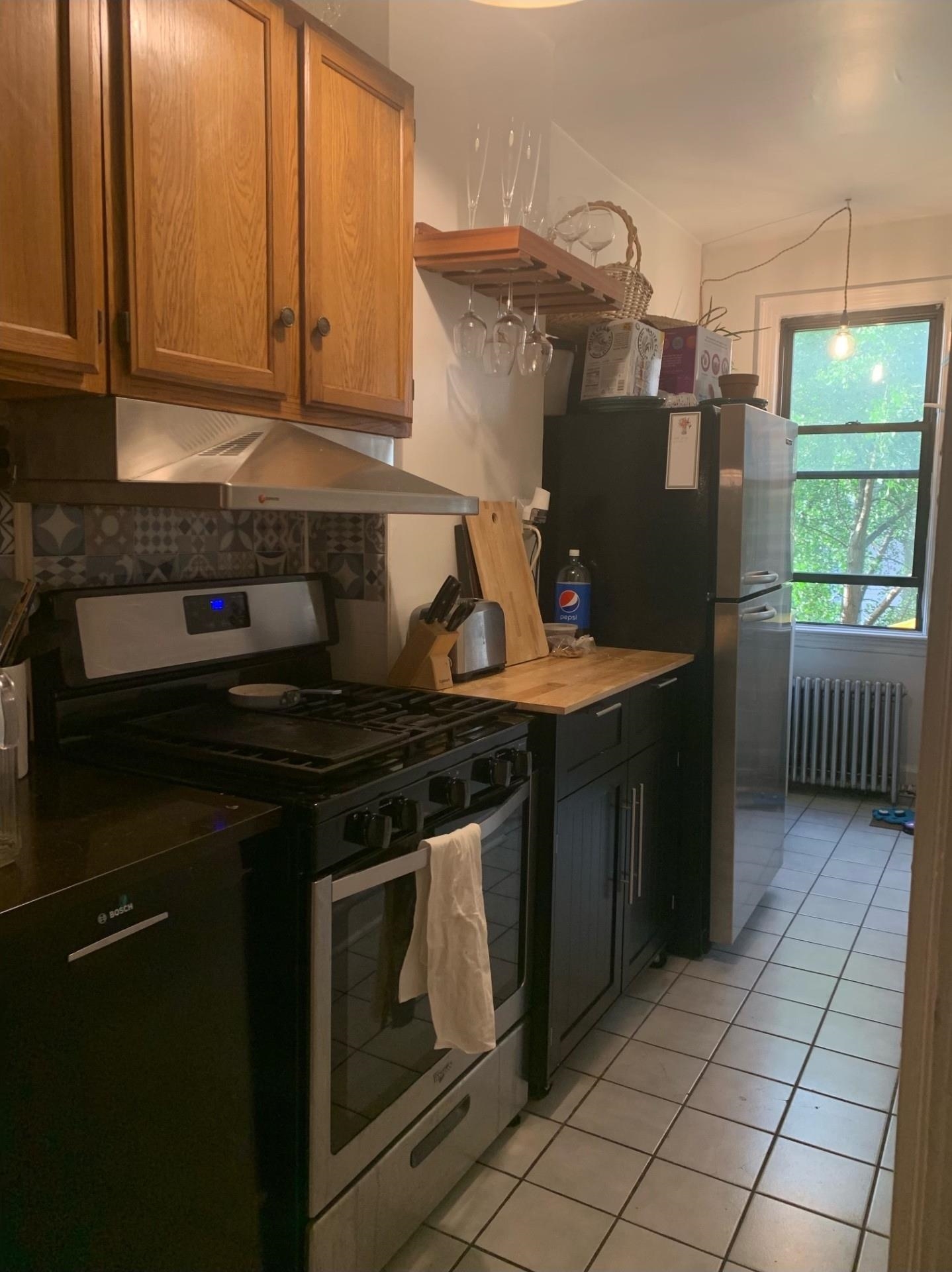 187 MONTGOMERY ST Unit: 3