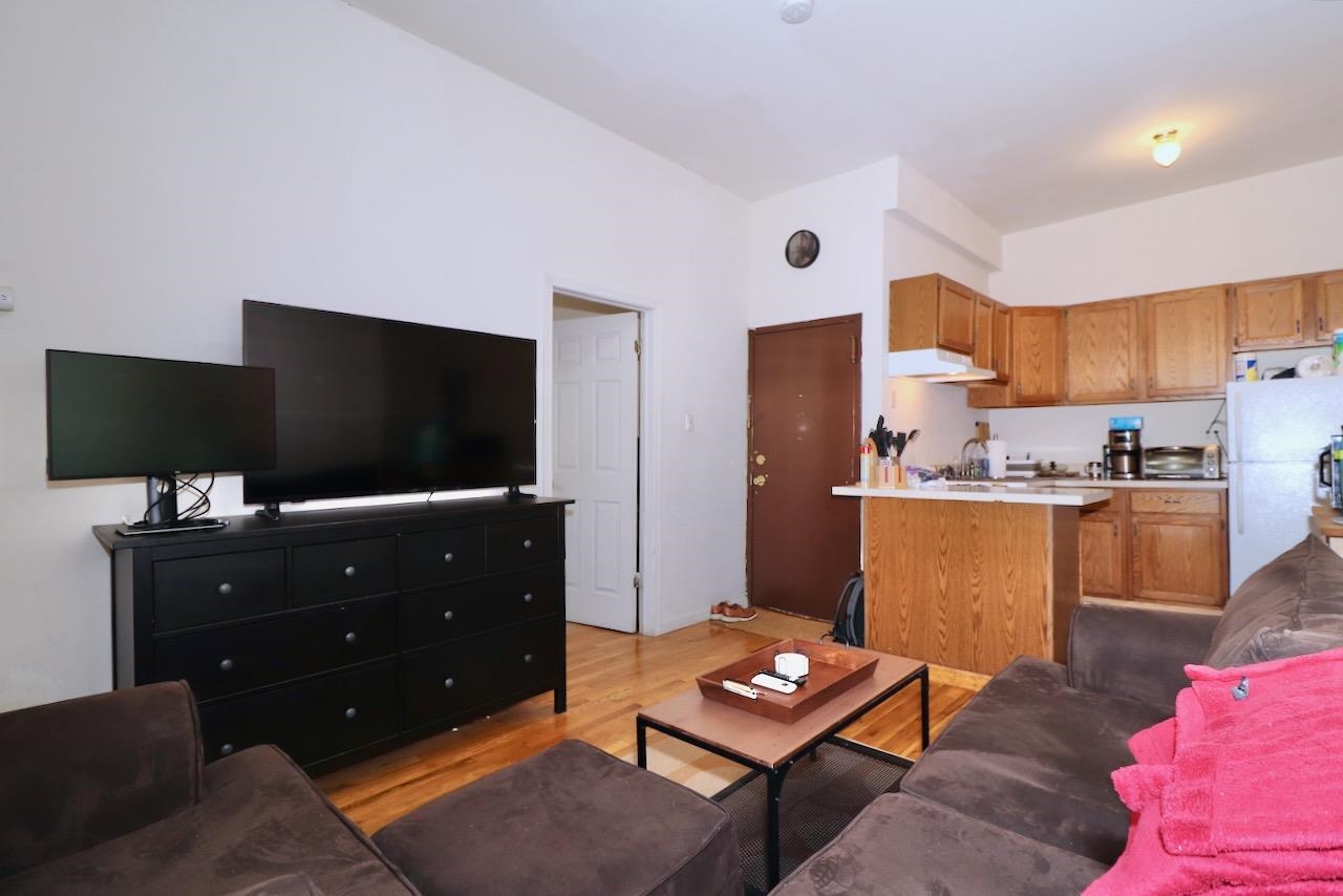 415 1ST ST Unit: 2R