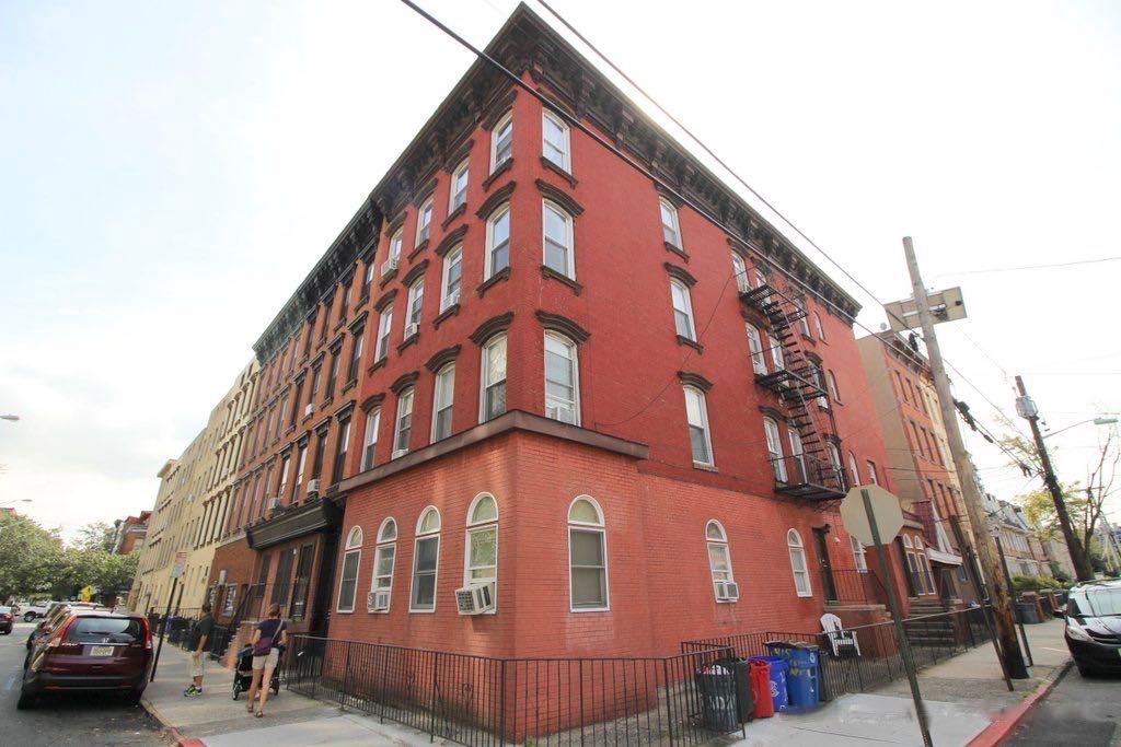 415 1ST ST Unit: 2R