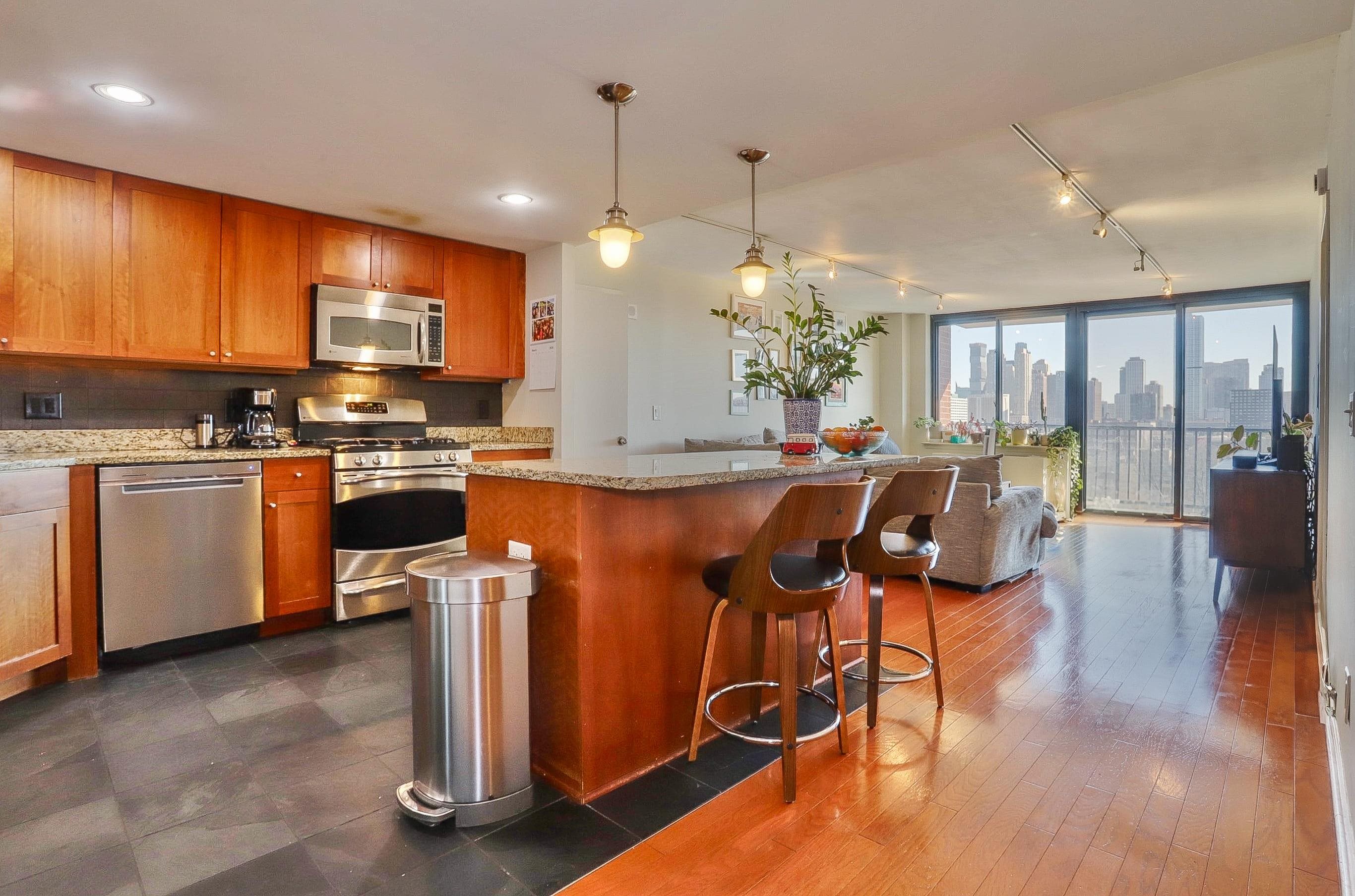 700 GROVE ST Unit: 10L