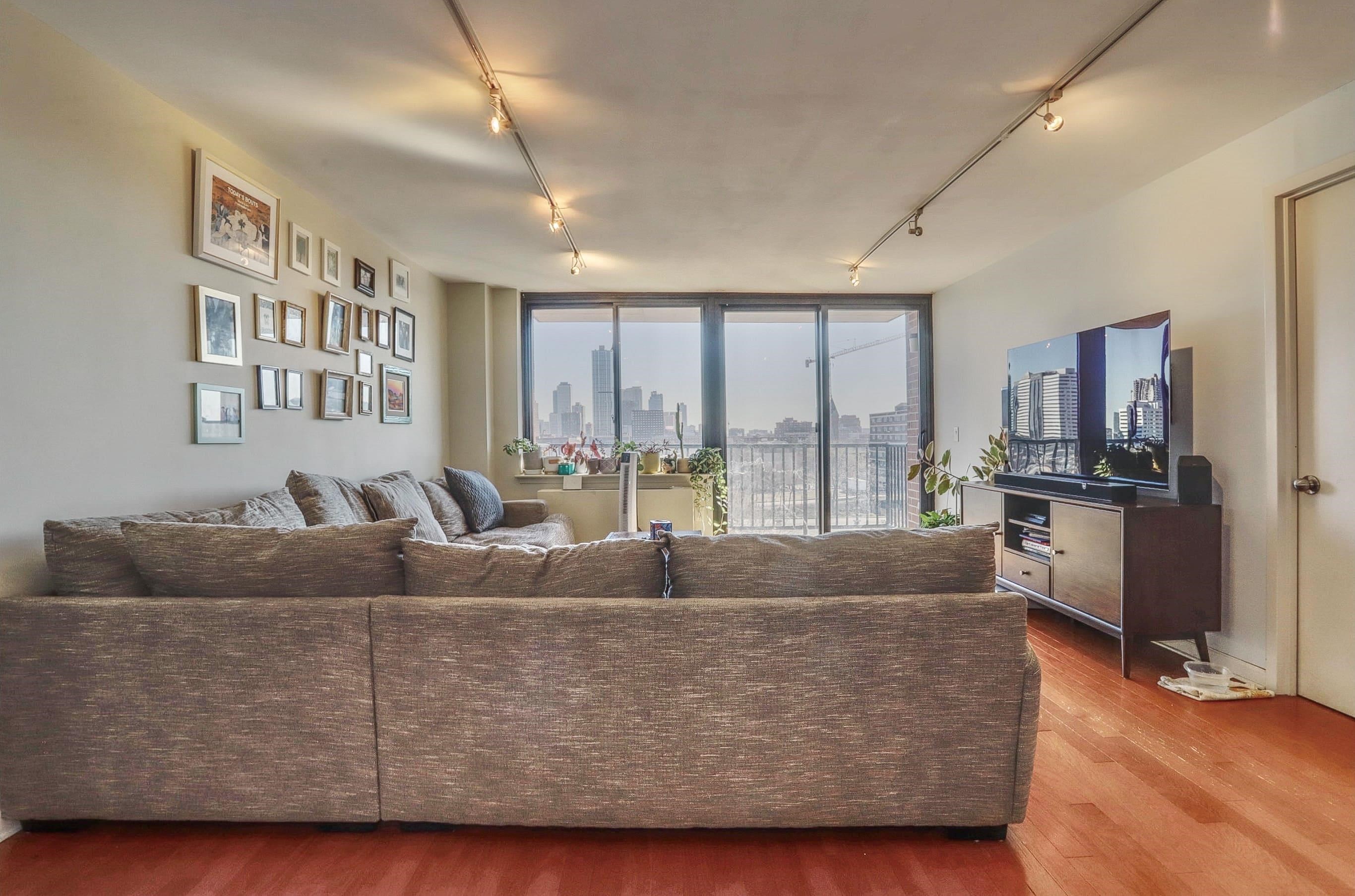 700 GROVE ST Unit: 10L