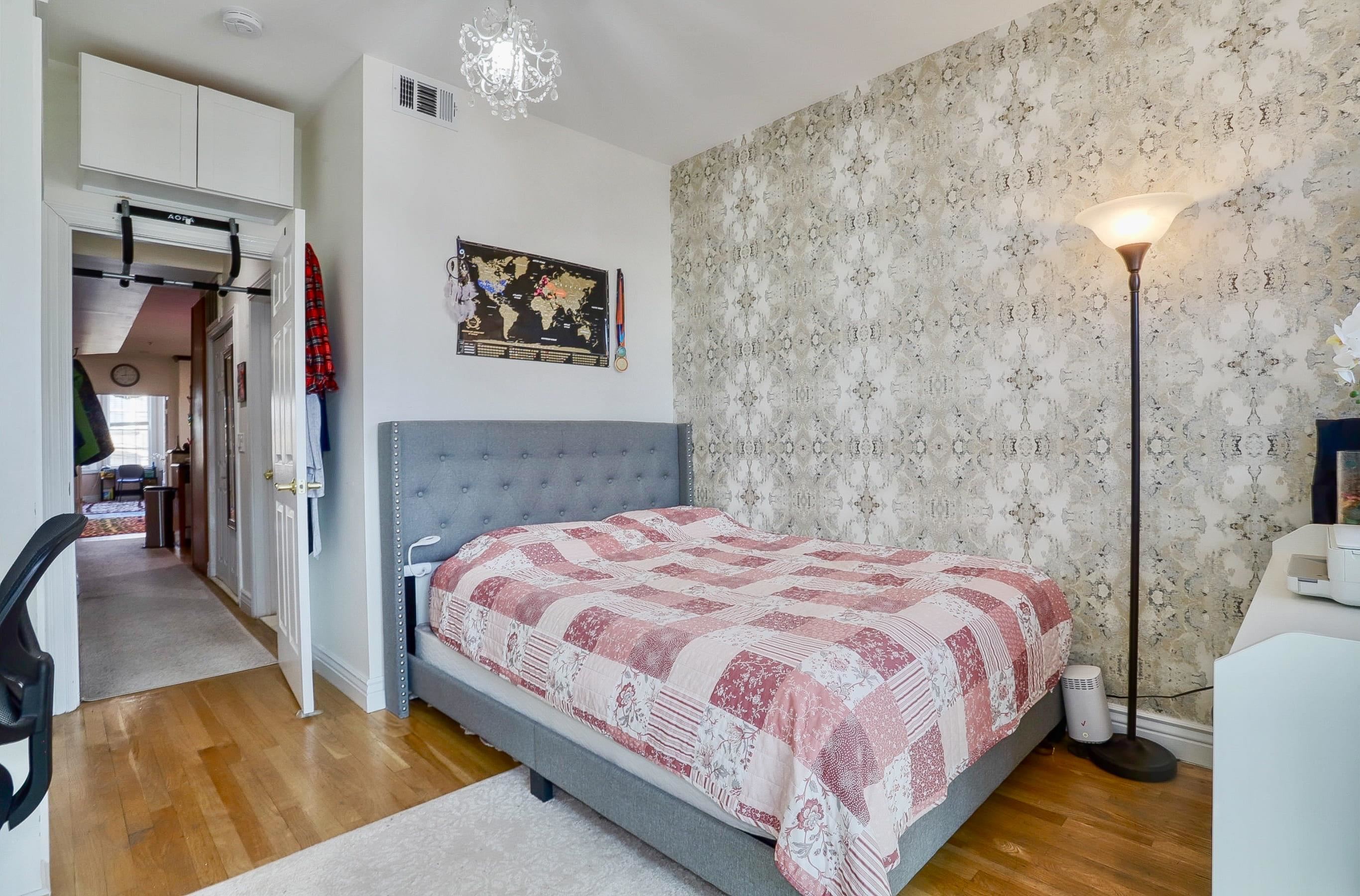 4508 BROWN ST Unit: 2L