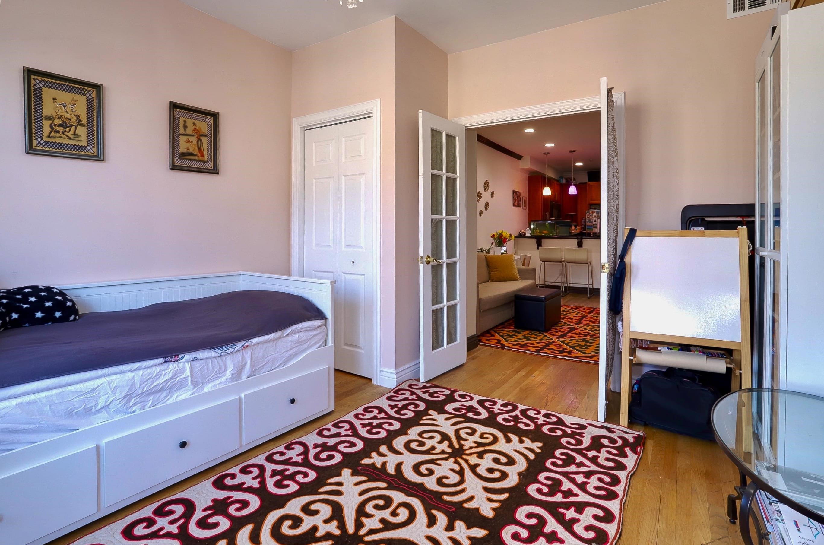 4508 BROWN ST Unit: 2L