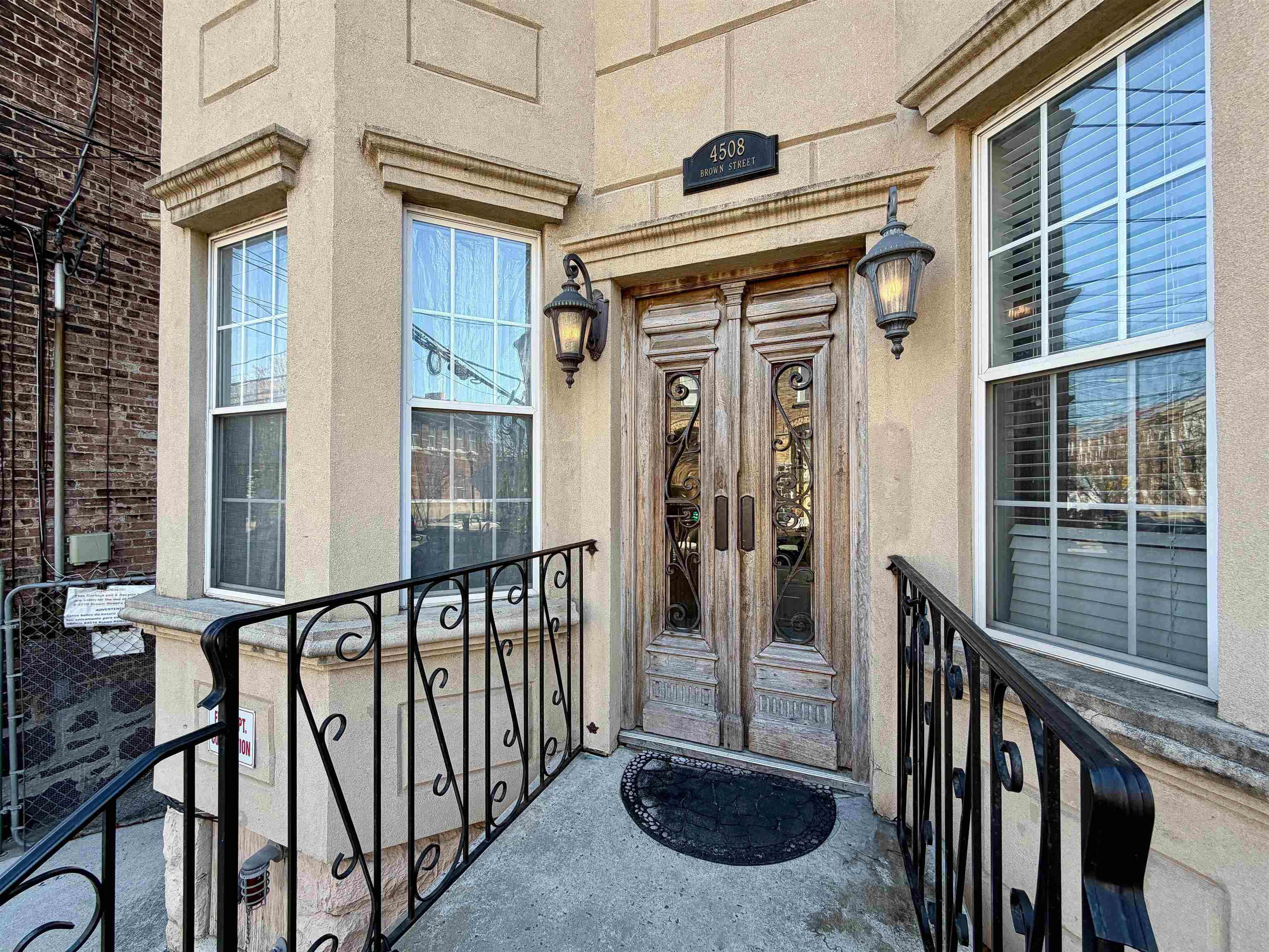 4508 BROWN ST Unit: 2L