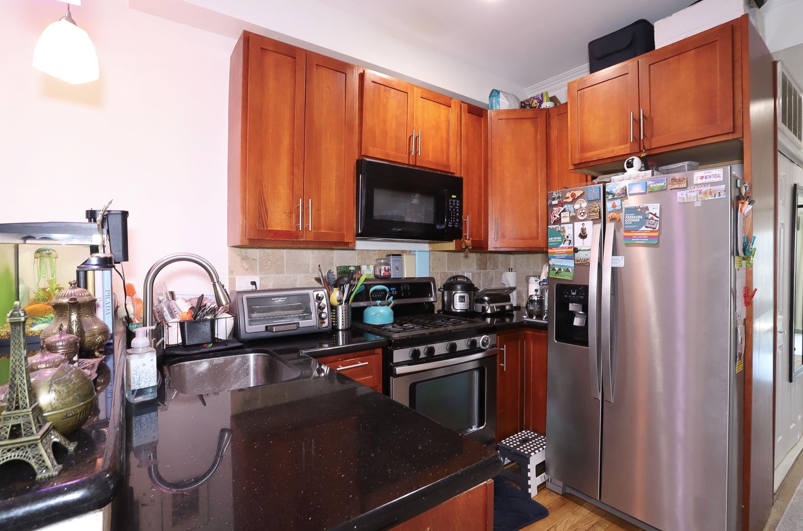 4508 BROWN ST Unit: 2L