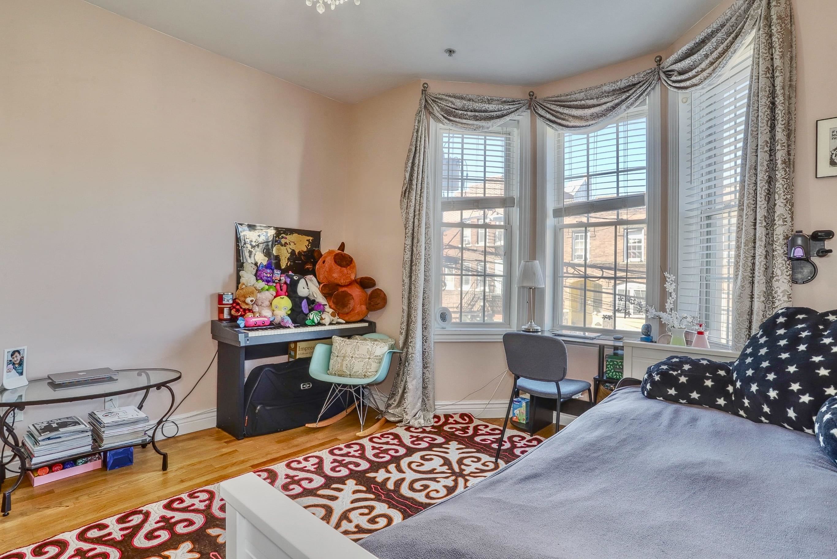 4508 BROWN ST Unit: 2L