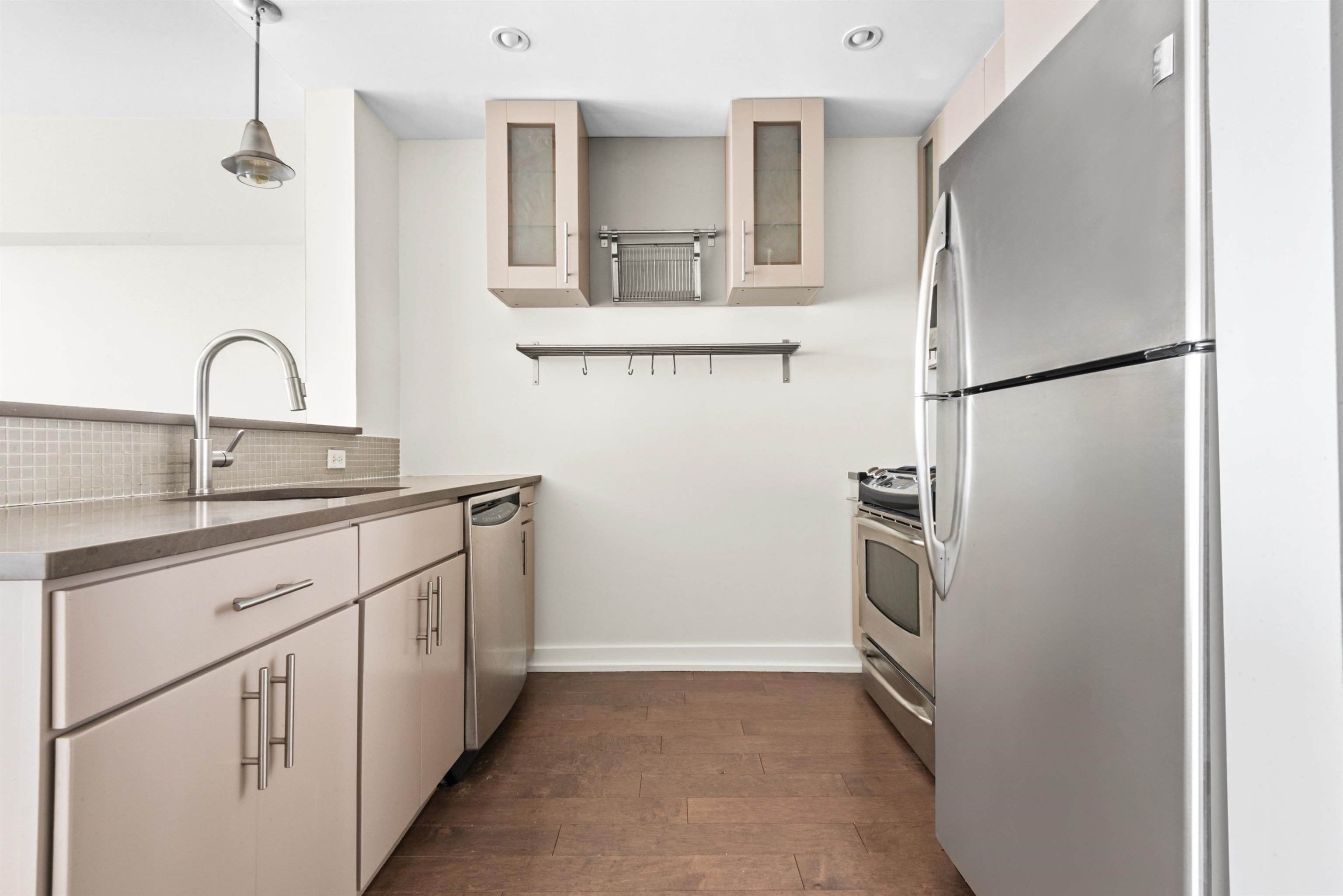 3312 HUDSON AVE Unit: 12F
