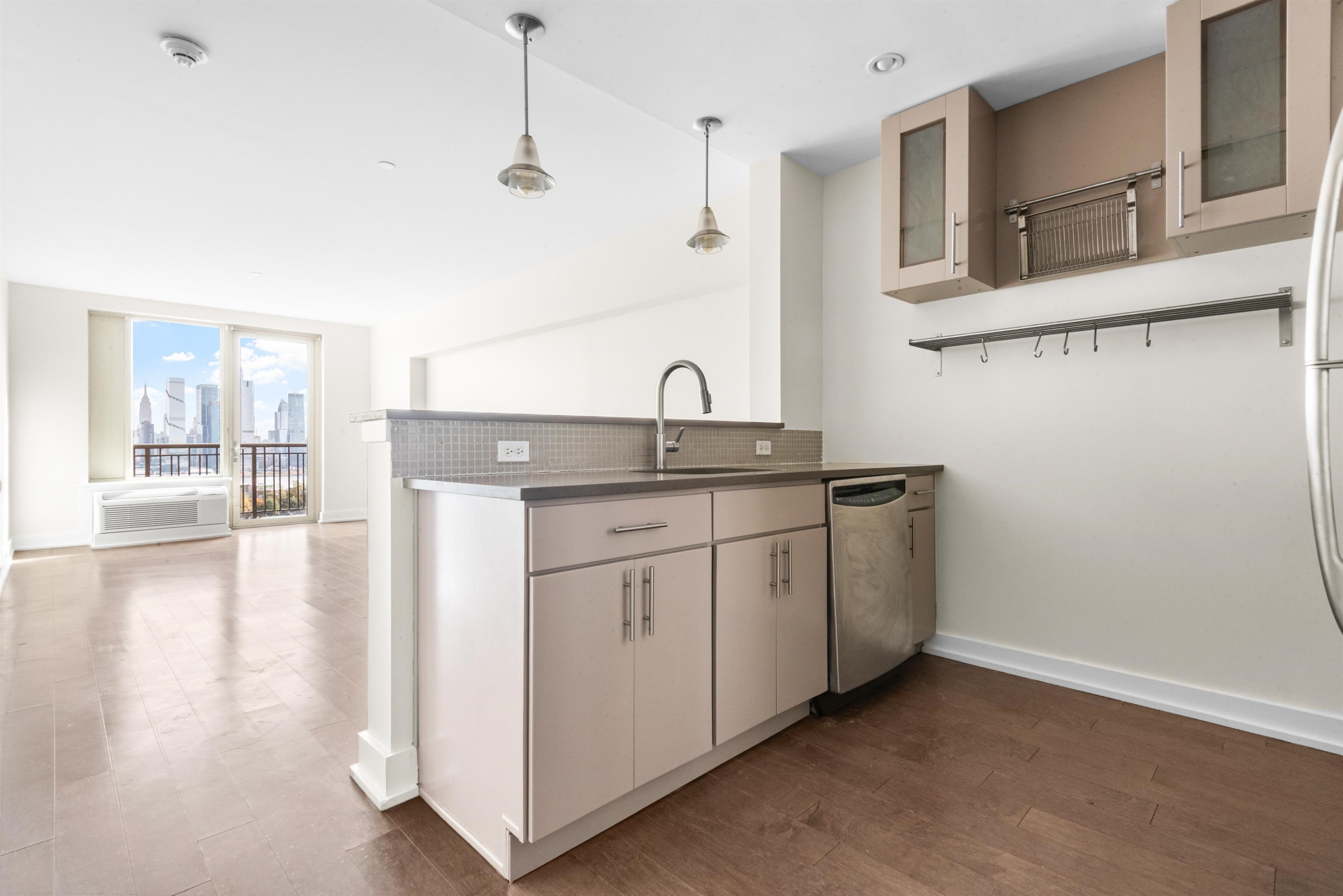 3312 HUDSON AVE Unit: 12F