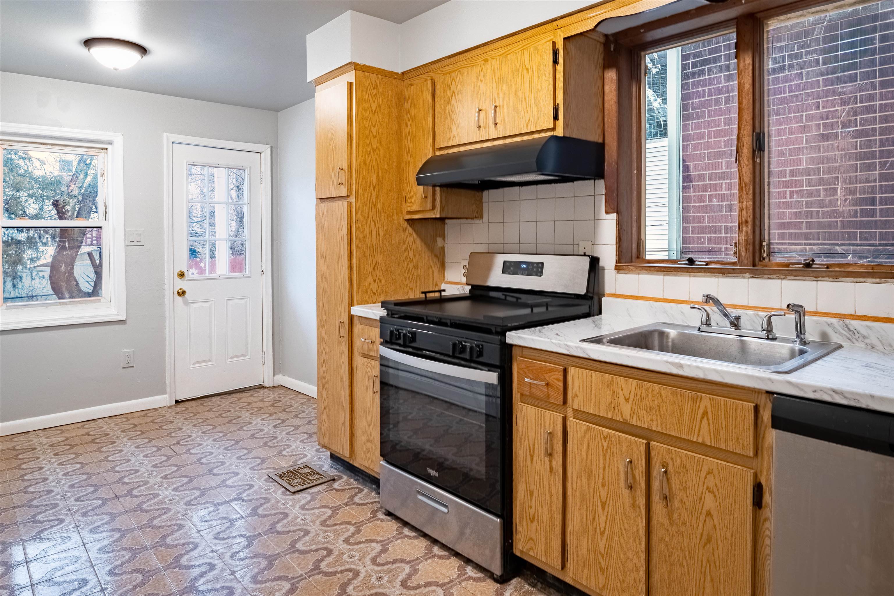 97 SANFORD PL Unit: 1