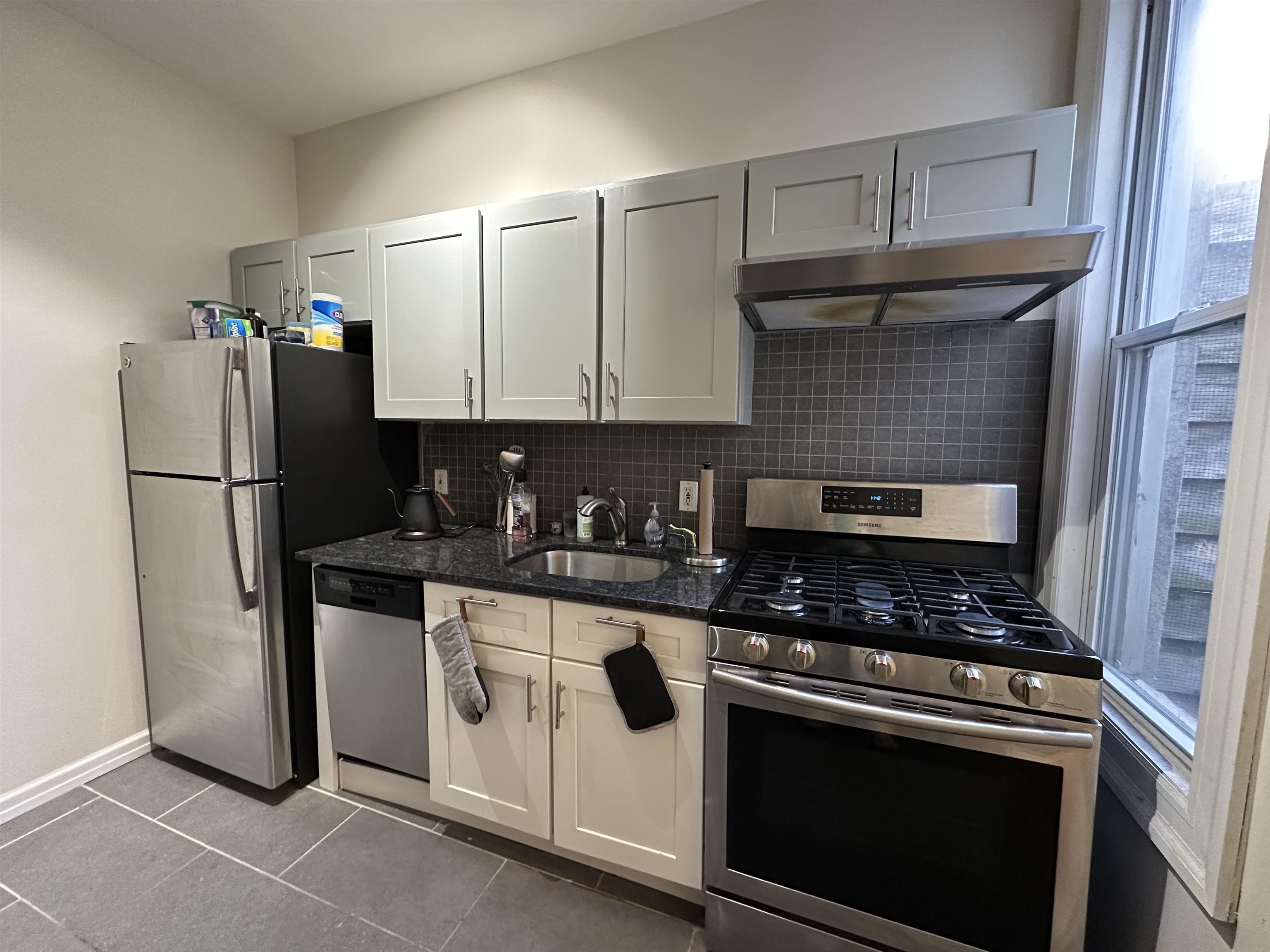 203 OGDEN AVE Unit: 6