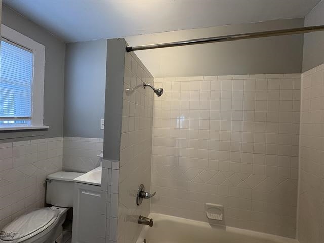 762 FOREST ST Unit: 3