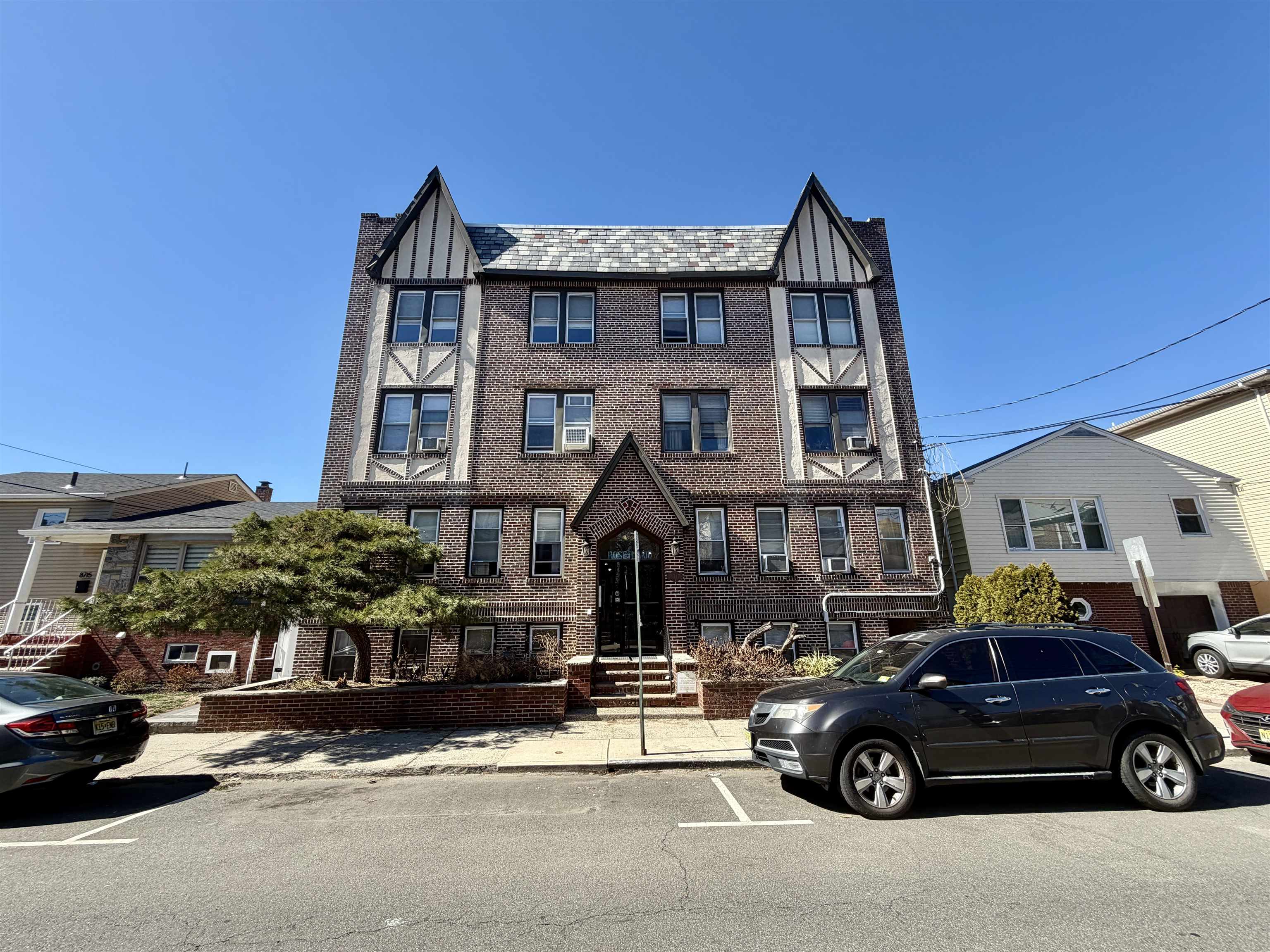 8717 1ST AVE Unit: C2