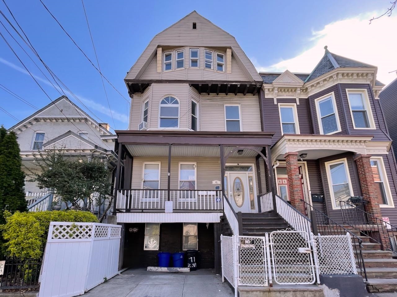 41 ZABRISKIE ST Unit: 3