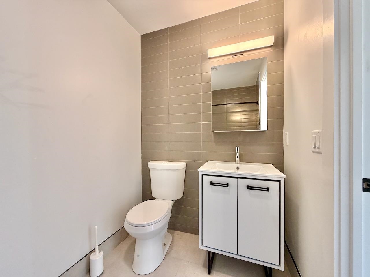 327 COMMUNIPAW AVE Unit: 503