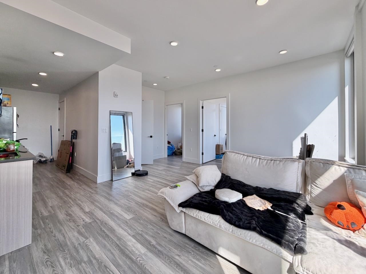 327 COMMUNIPAW AVE Unit: 503