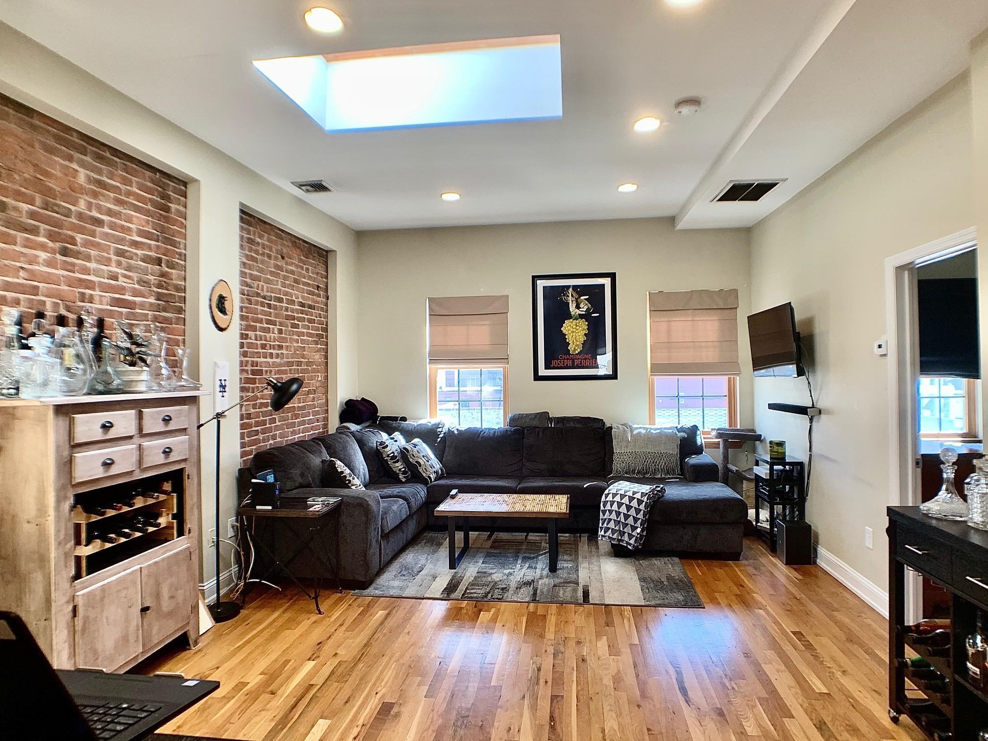304 WASHINGTON ST Unit: 2