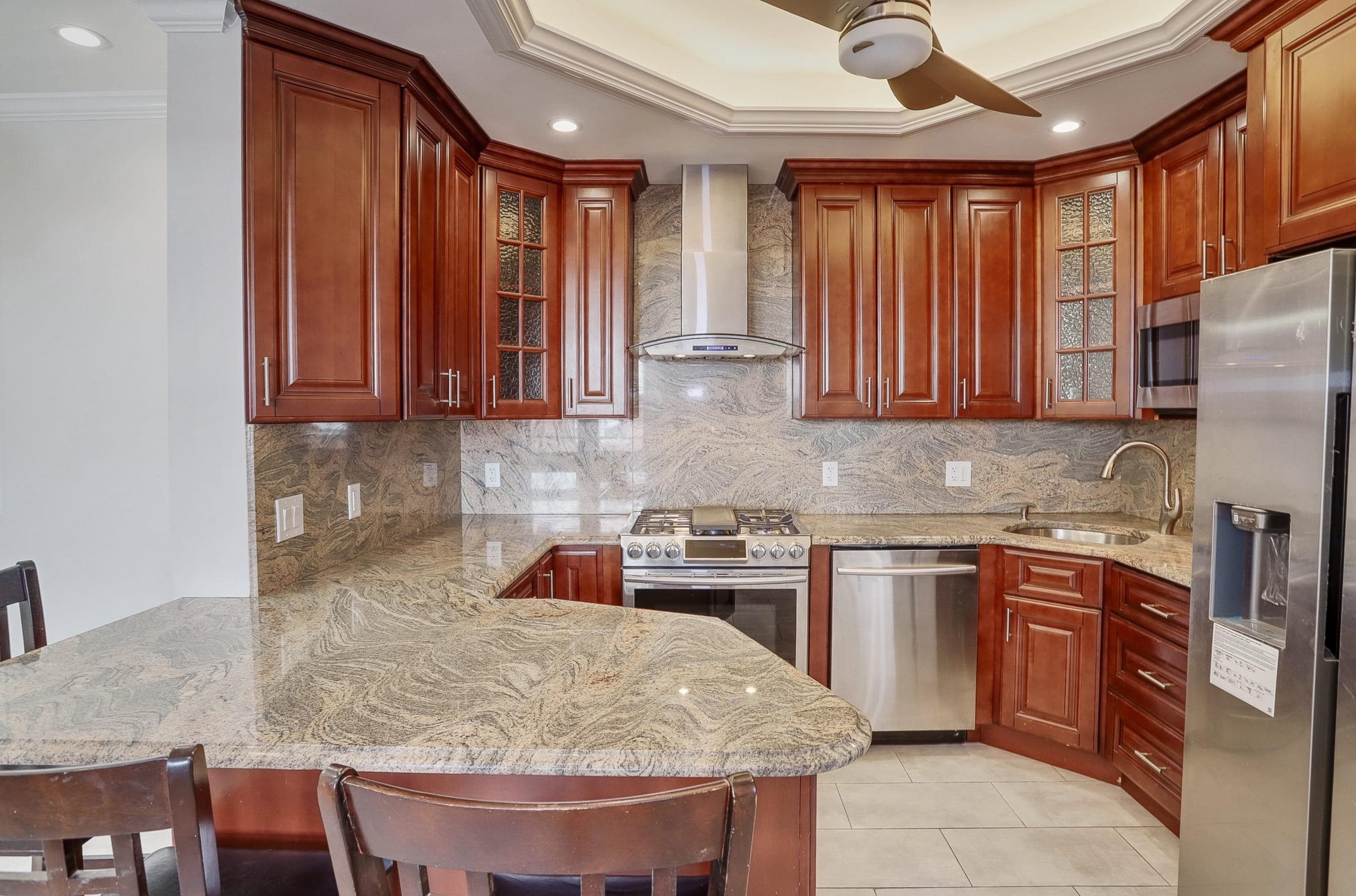 915 CENTRAL AVE Unit: 3