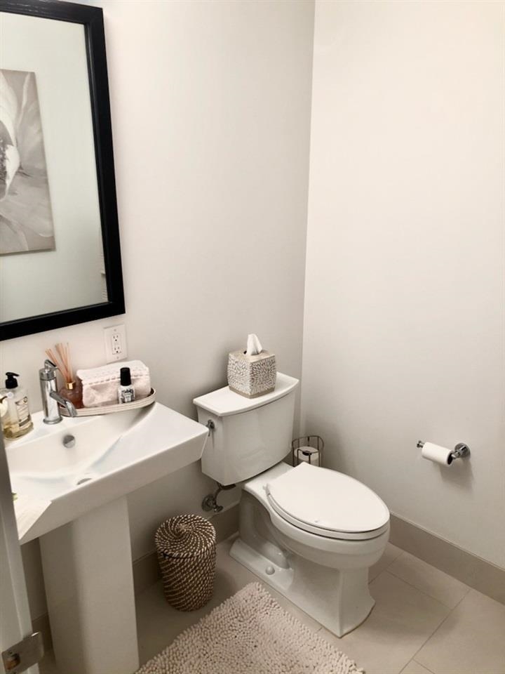 1100 MAXWELL LANE Unit: 1006