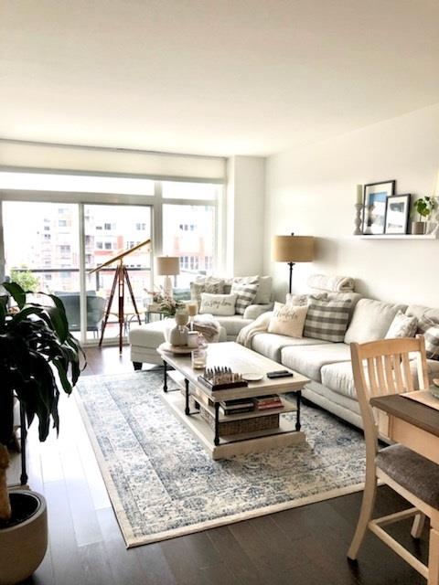 1100 MAXWELL LANE Unit: 1006