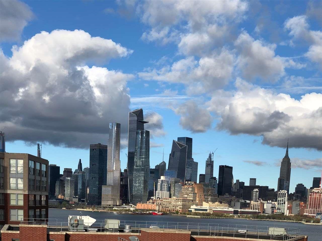 1100 MAXWELL LANE Unit: 1006