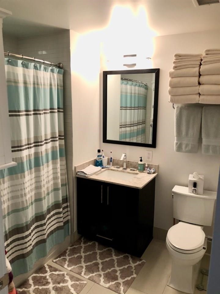 1100 MAXWELL LANE Unit: 1006