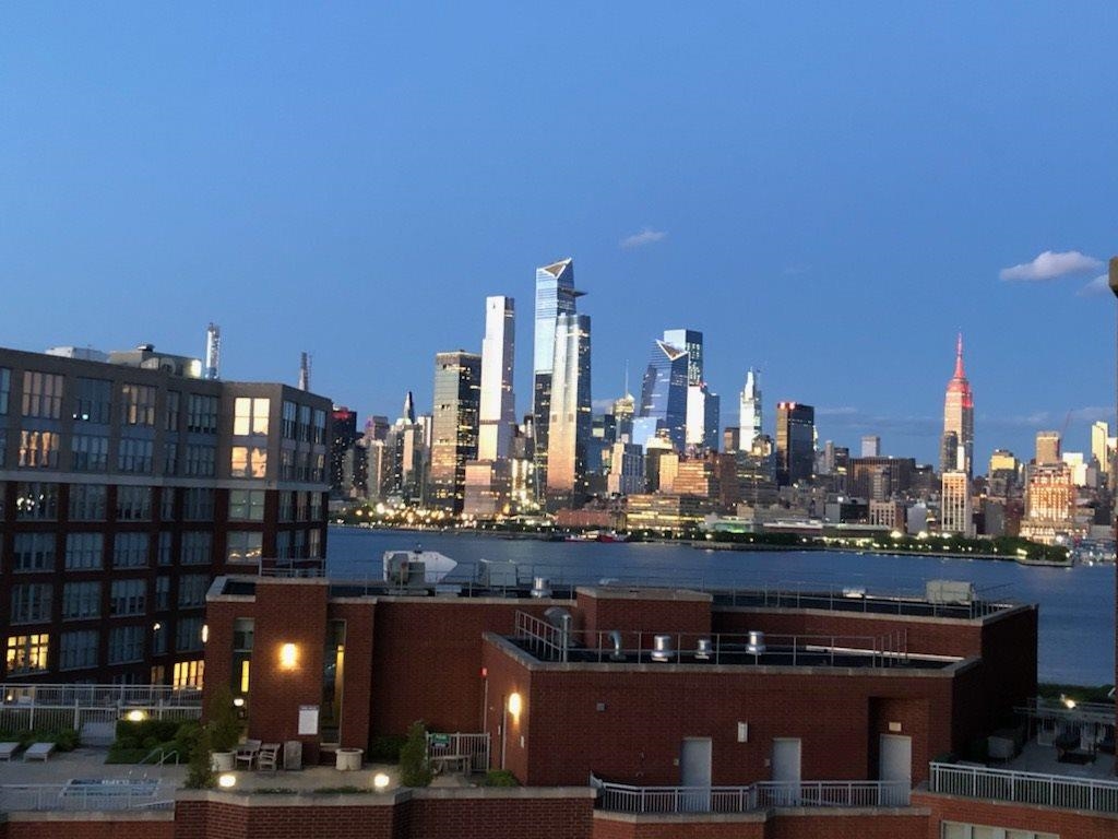 1100 MAXWELL LANE Unit: 1006