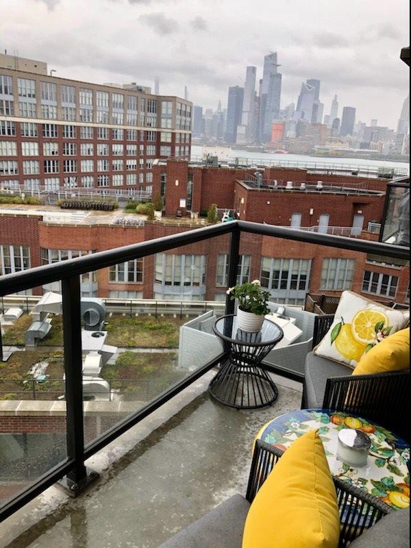 1100 MAXWELL LANE Unit: 1006