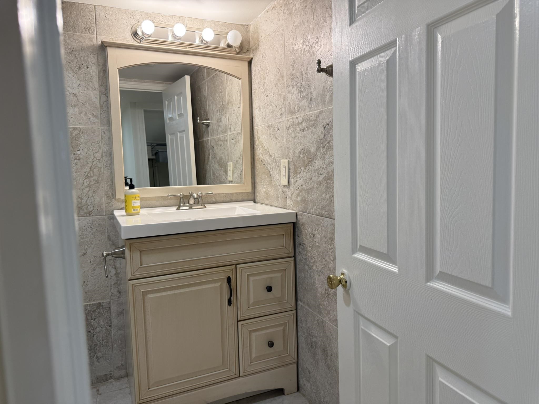 49 BELMONT AVE Unit: 1