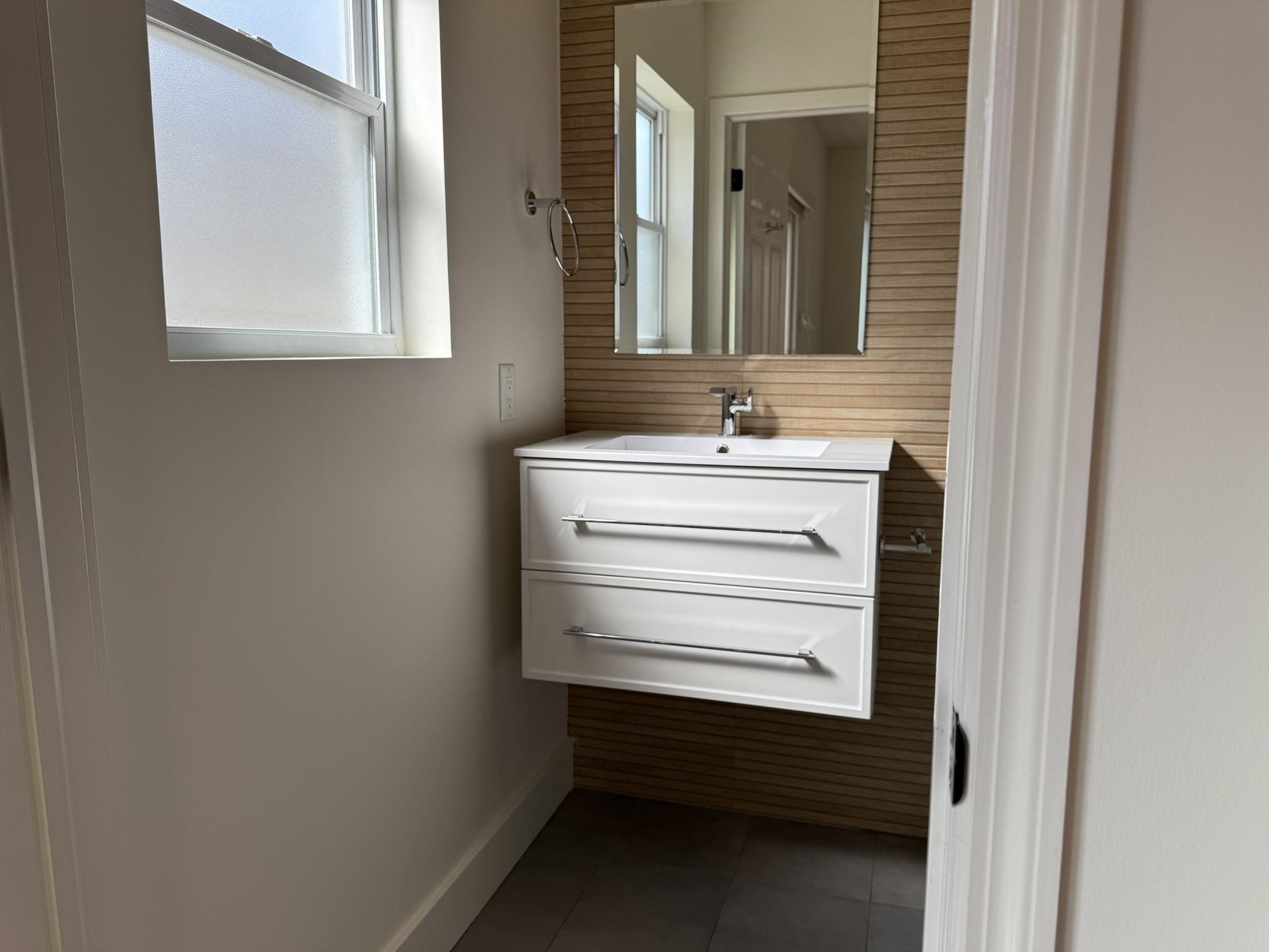 49 BELMONT AVE Unit: 1