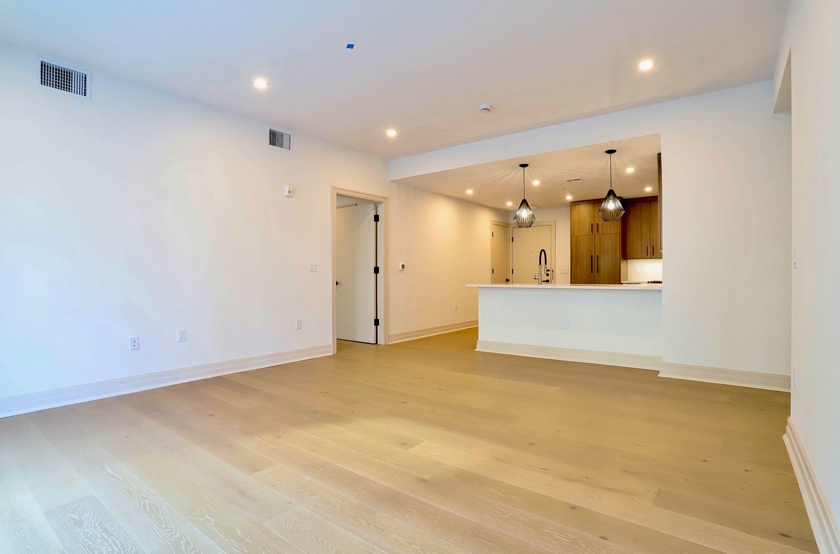 921 MADISON ST Unit: 203