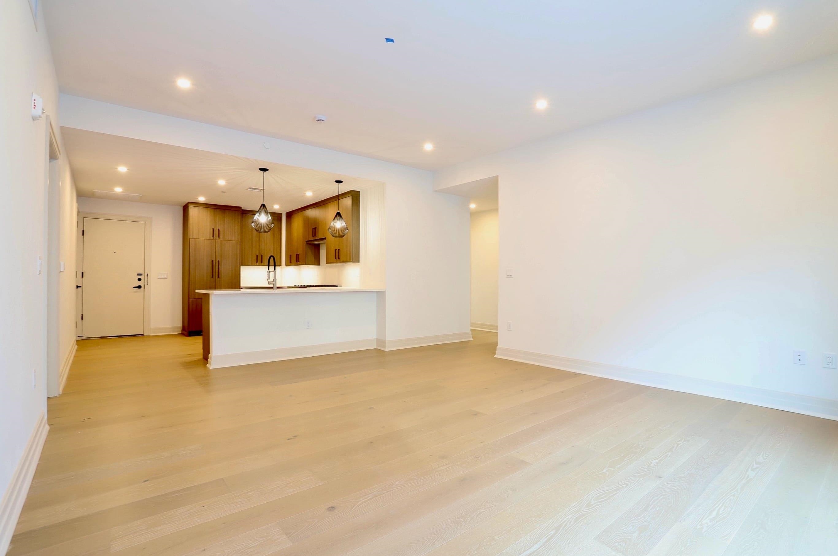 921 MADISON ST Unit: 203