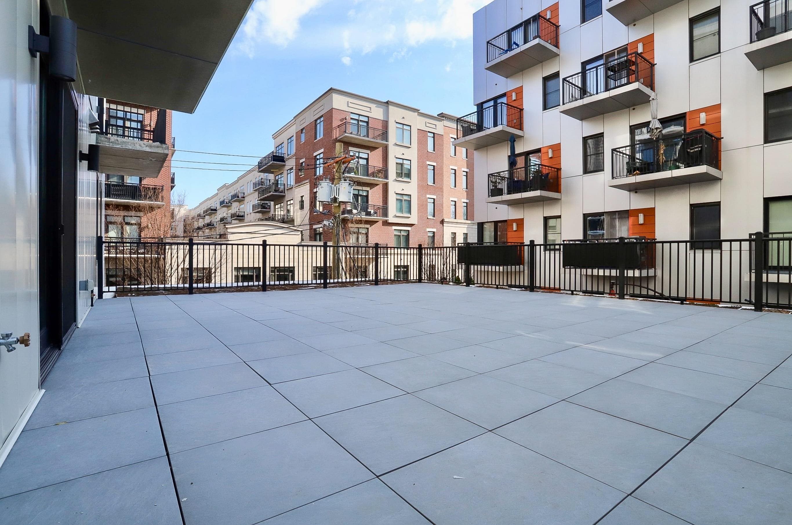 921 MADISON ST Unit: 203