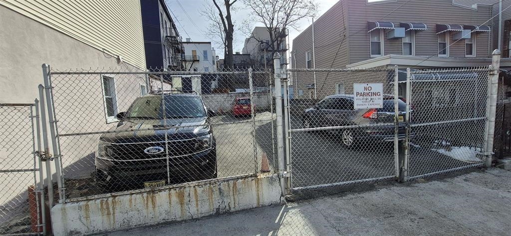 282 NEW YORK AVE Unit: 6