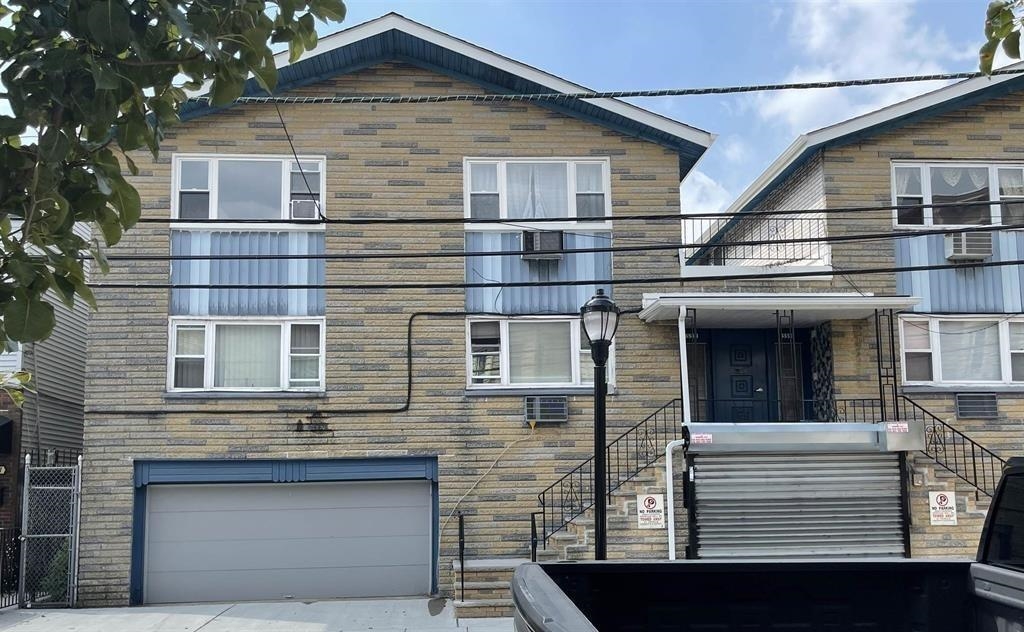 555-559 35TH ST Unit: 5R