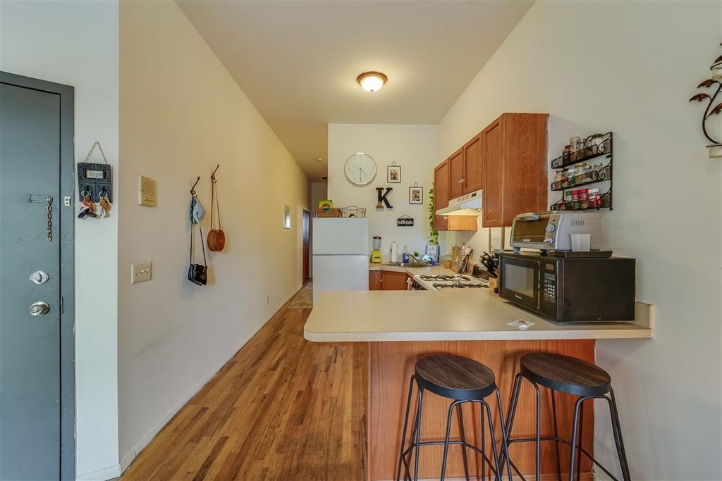 78 WEBSTER AVE Unit: 1L