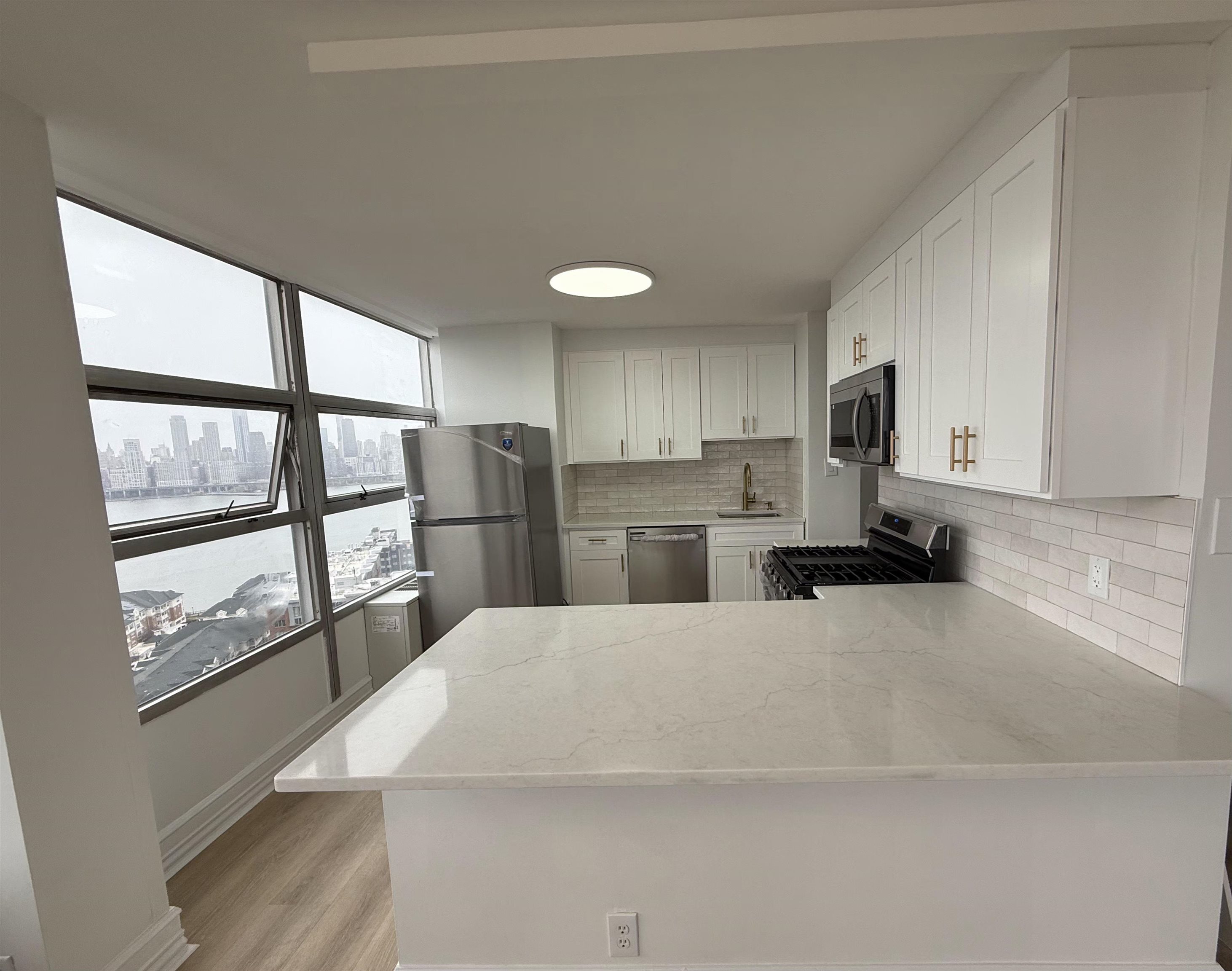 6050 BLVD EAST Unit: 10C