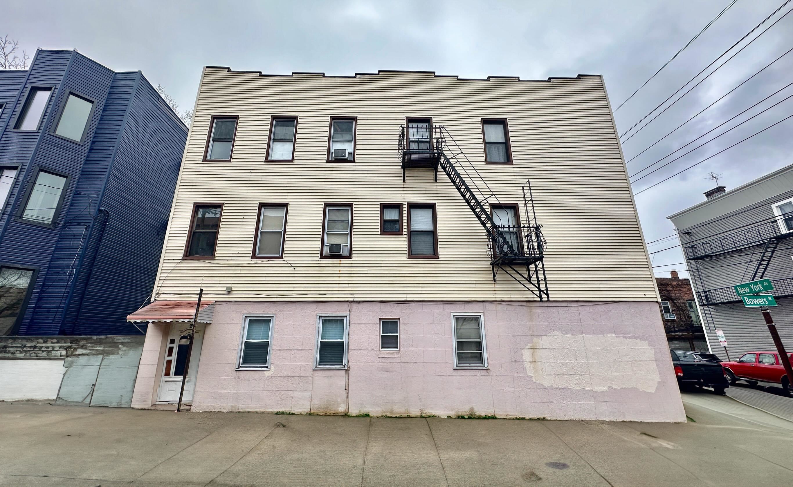 39 BOWERS ST Unit: 2